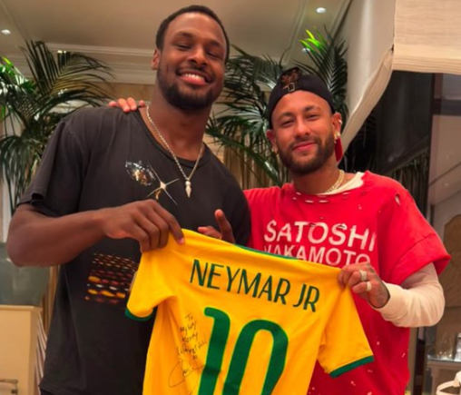Neymar posta foto com camiseta de R$ 2,4 mil em referência ao criador do bitcoin