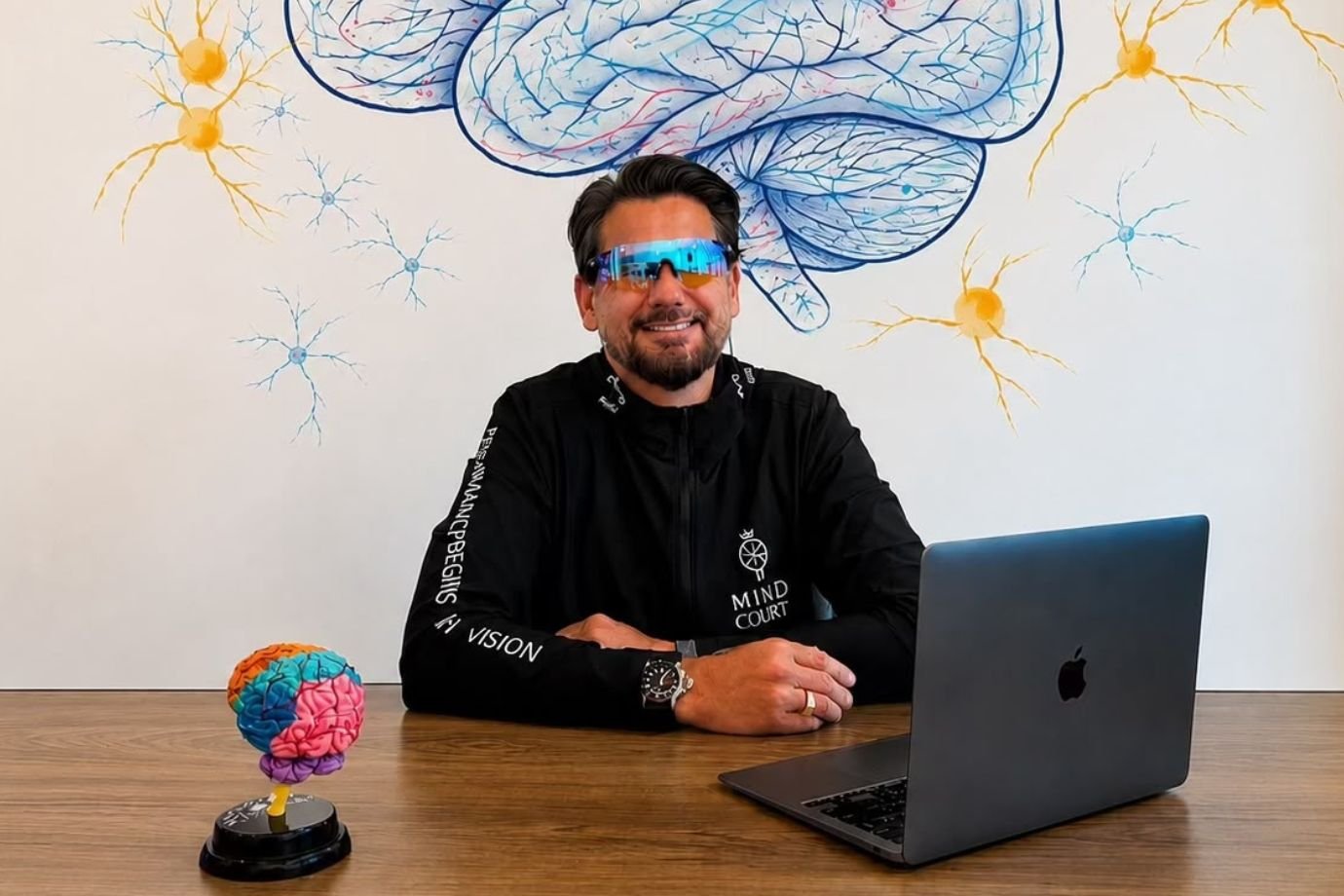 Depois de orientar empresas por 25 anos, ele fará milhões com óculos para quem leva 'uma vida ativa'