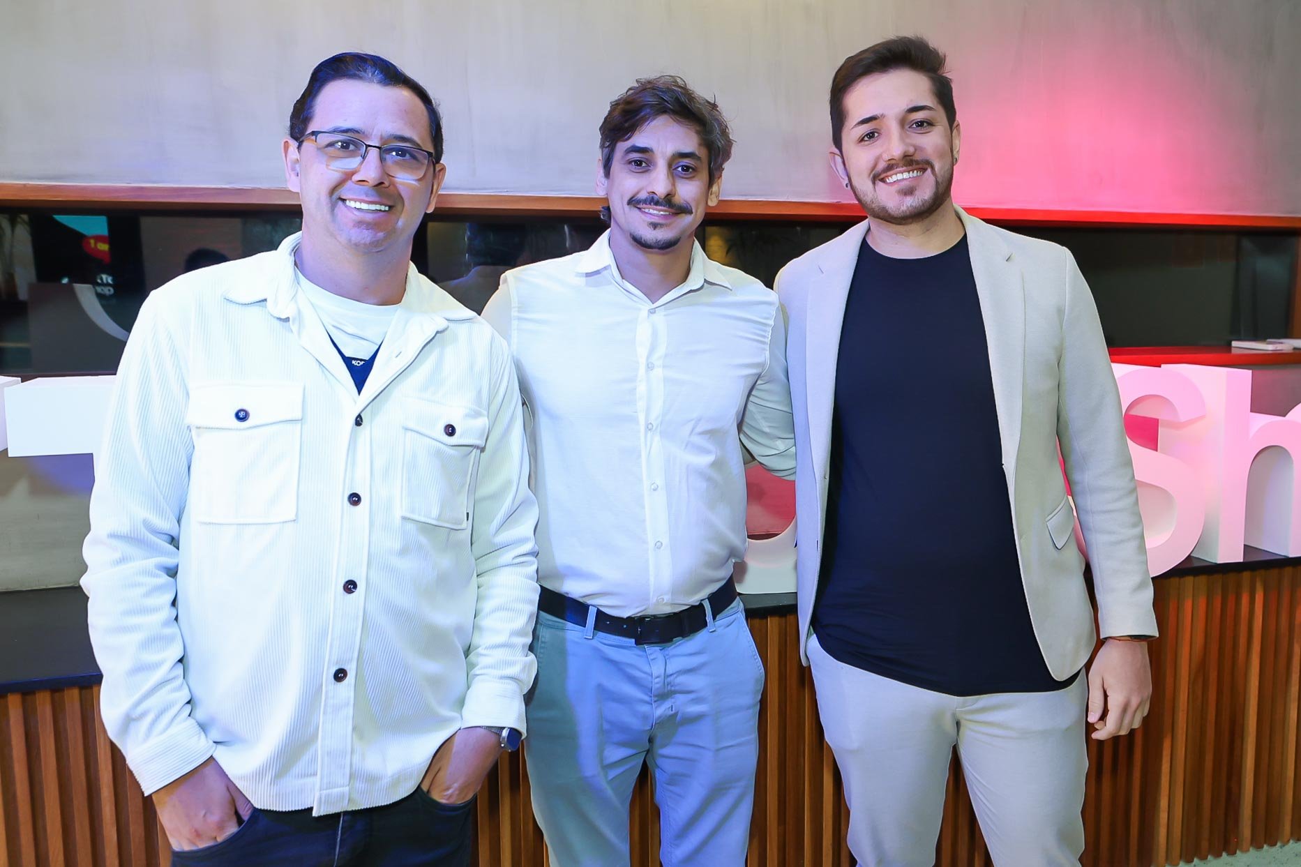 Aos 27 anos, ele comanda empresa que faturou R$ 515 mil em uma live de panelas no TikTok Shop