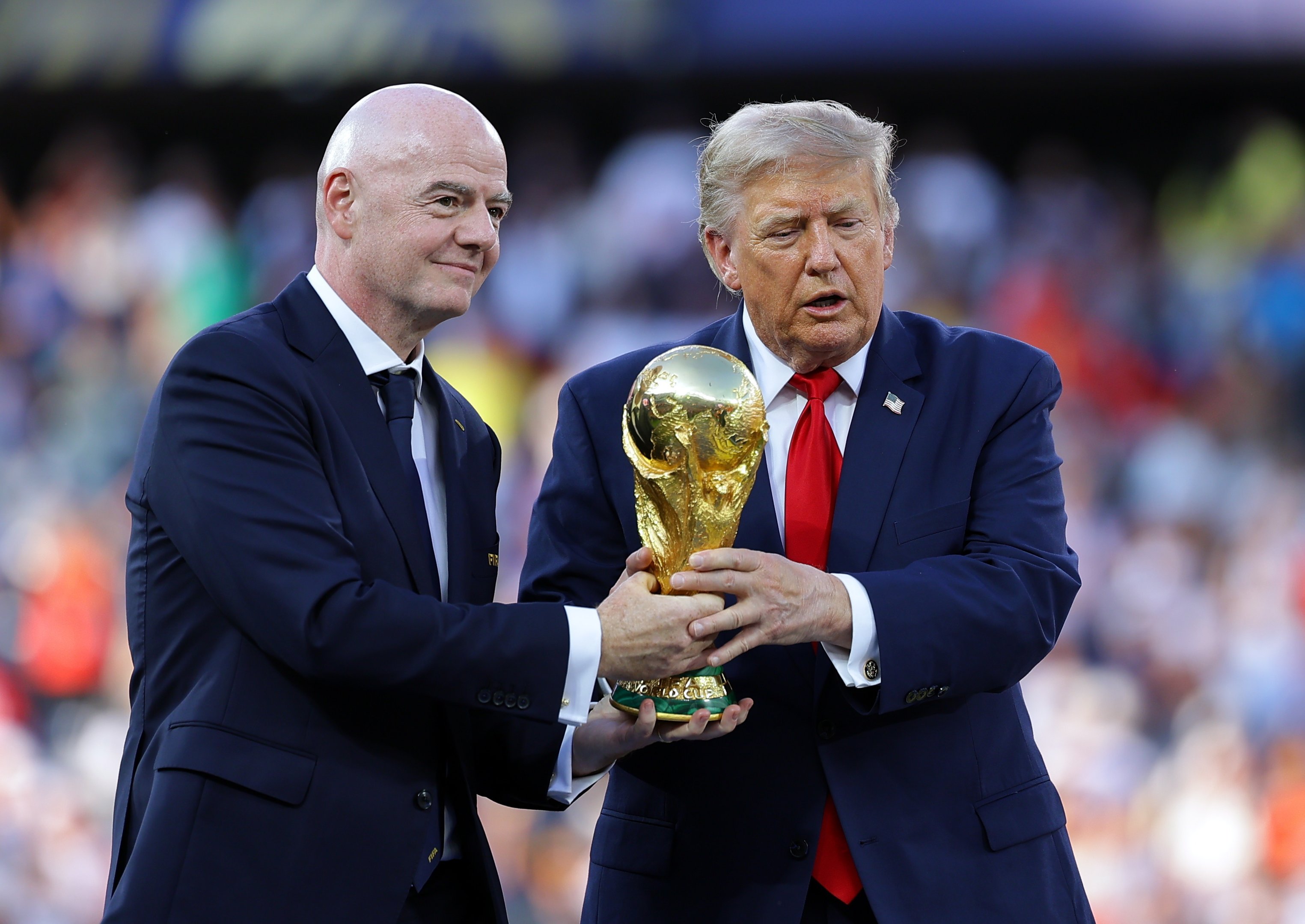 Trump e Infantino: diplomacia paralela no futebol preocupa
