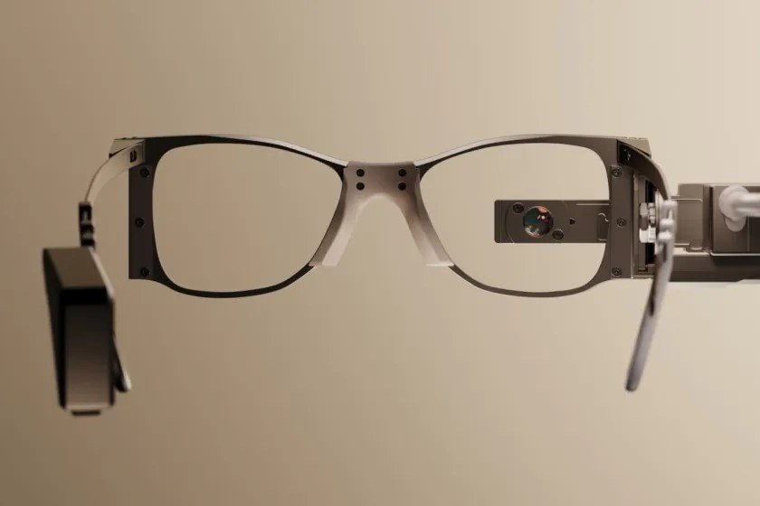 World's first approval granted for an implant that restores age-related vision Implante2