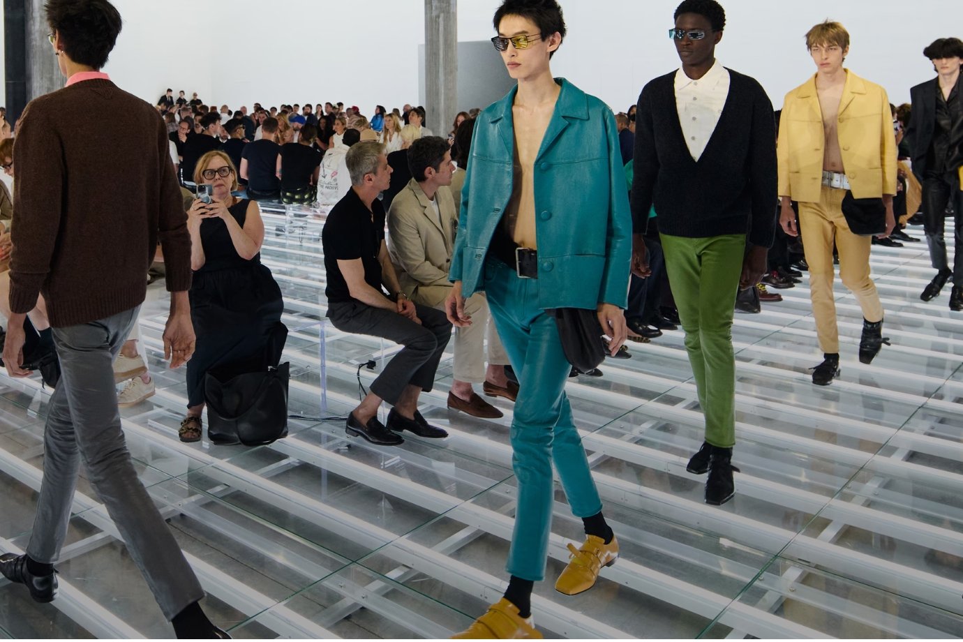 A calça skinny volta aos desfiles e reconquista o armário masculino