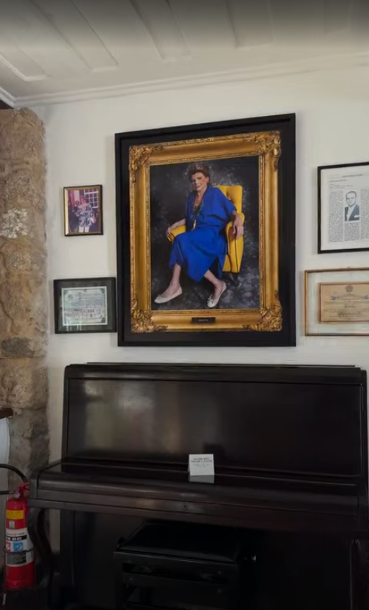 Quadro de Sandra Foz exposto em uma das paredes do Sandi Hotel 