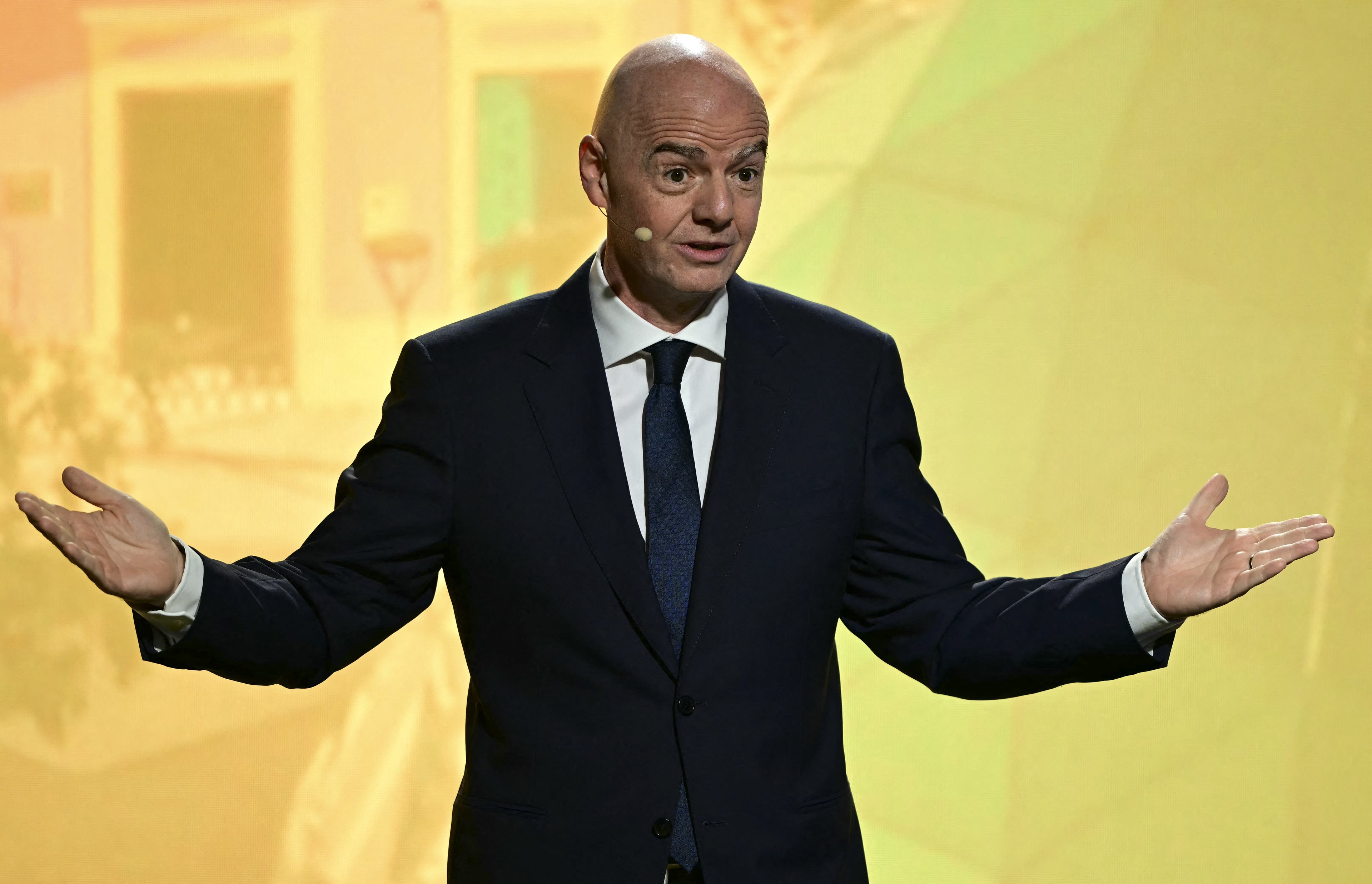 'Agrado' de Infantino? FIFA abre porta para distribuir mais de R$ 30 bilhões a federações