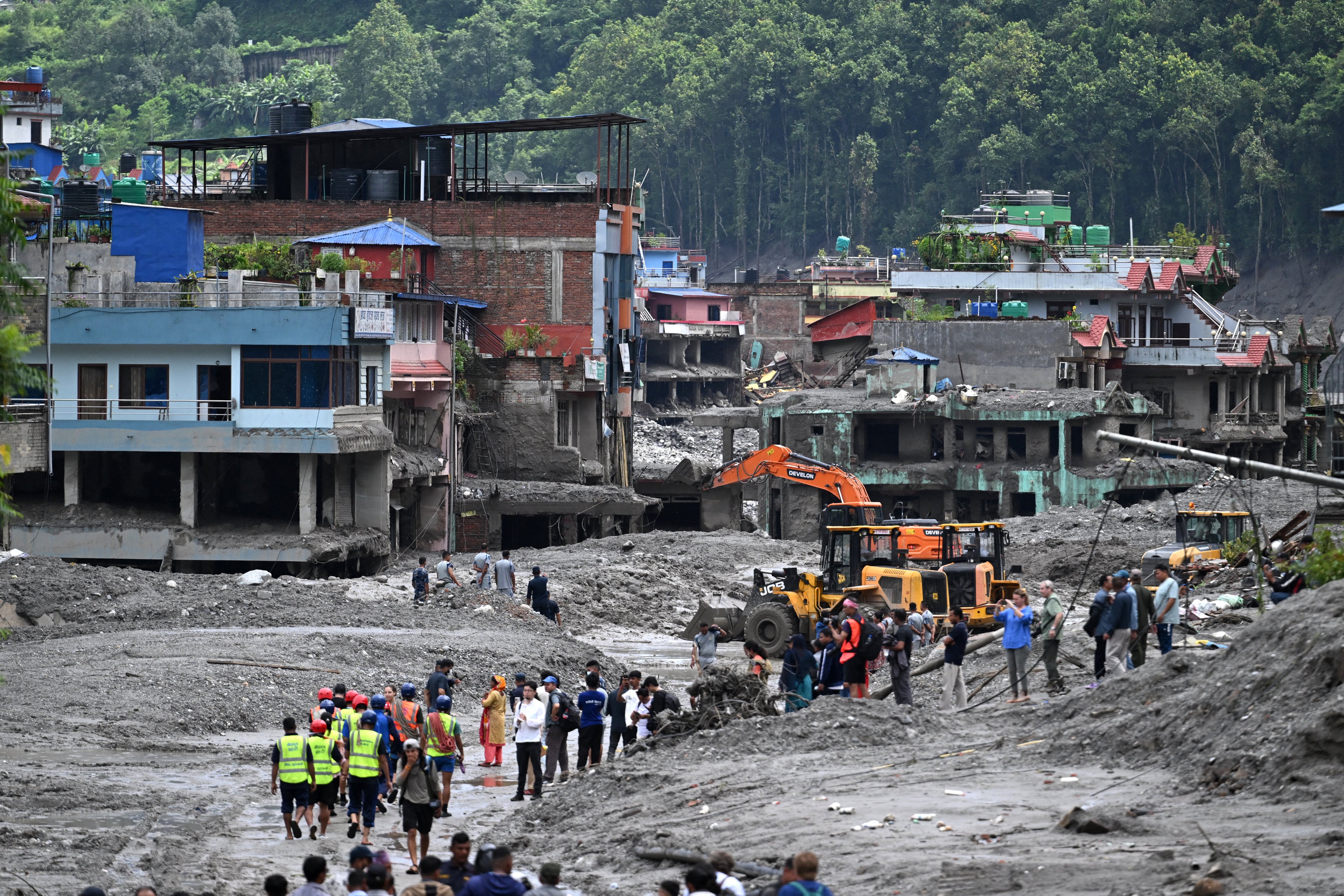Nepal estima até US$ 5 bi para reconstrução após tragédia e cobra financiamento climático