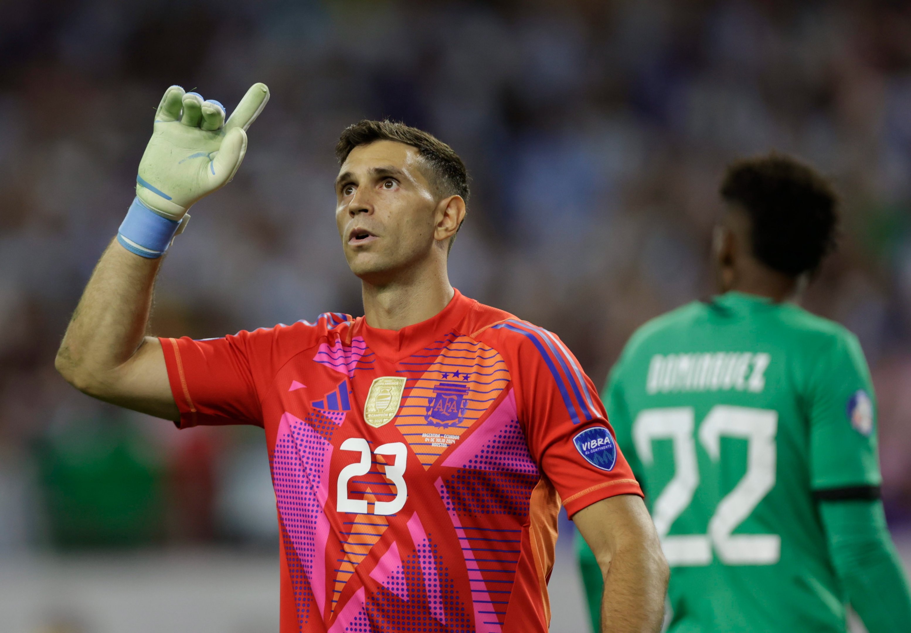 'É mais valioso pelas Malvinas': goleiro da Argentina se emociona com influencer mirim