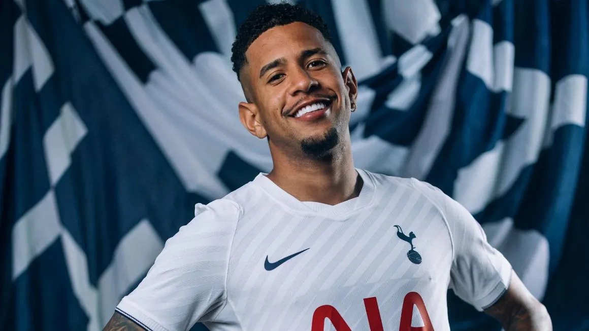Savinho 'muda de nome' no Tottenham e resgata identidade usada fora dos gramados