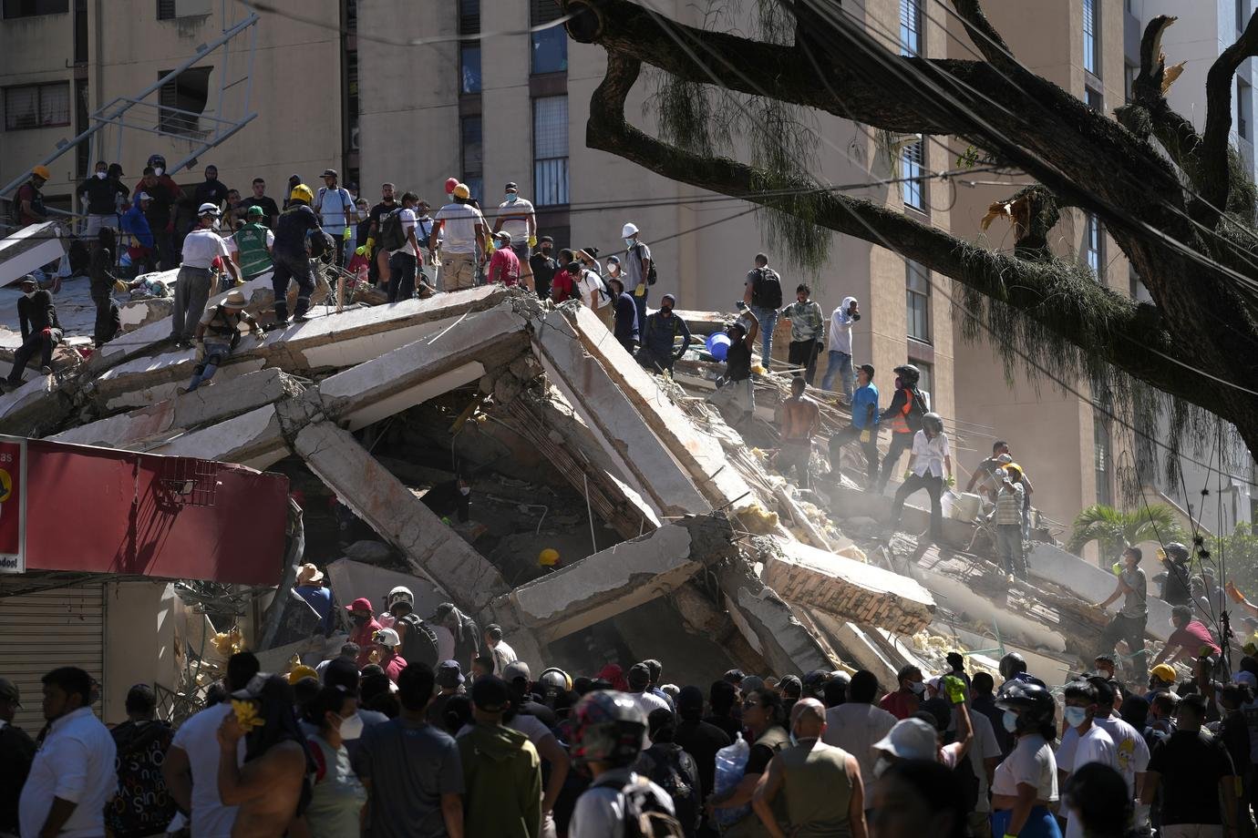 Presidente da Colômbia pede suspensão de tarifas dos EUA após terremoto