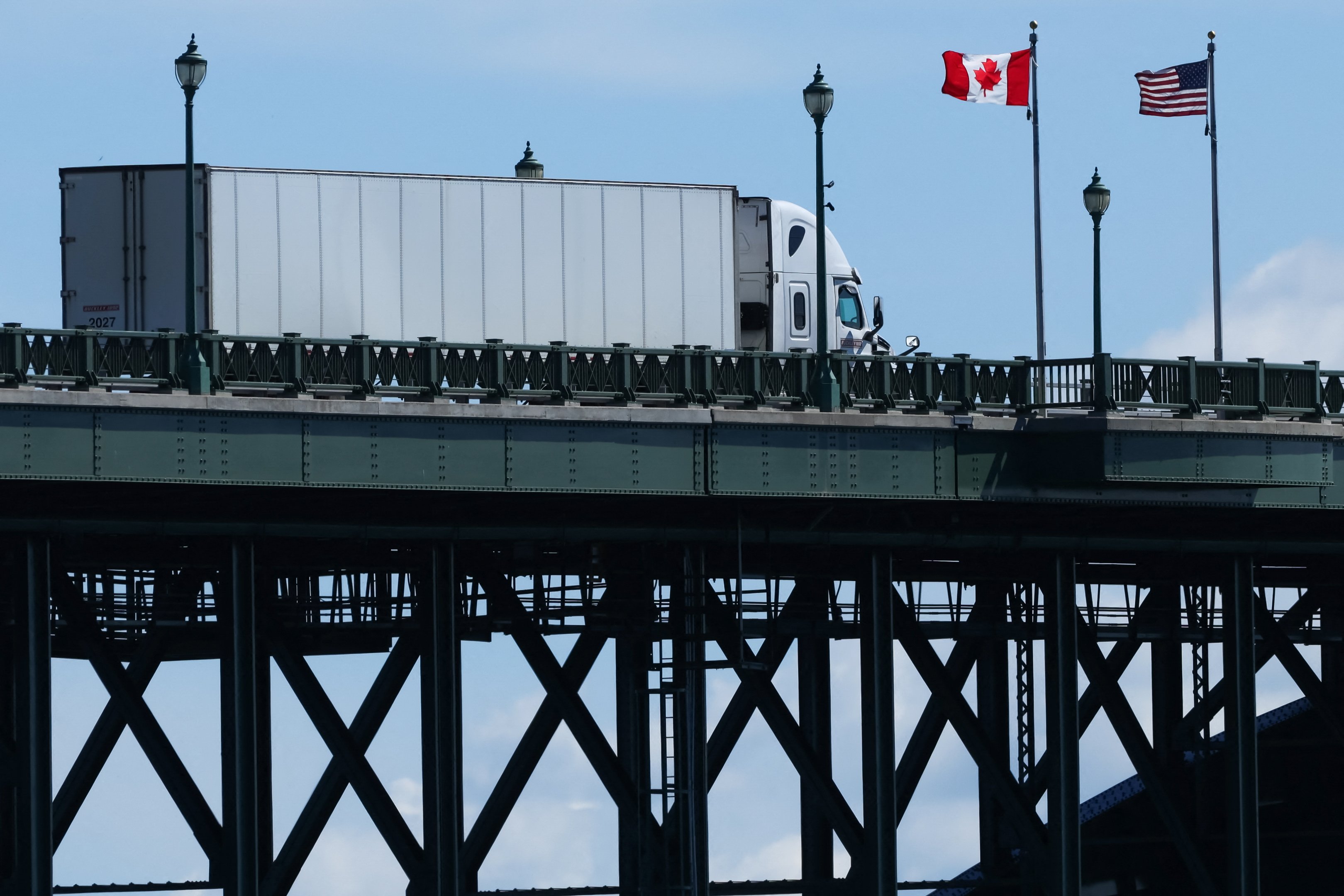 Trump suspende por três dias tarifa de 50% sobre produtos do Canadá