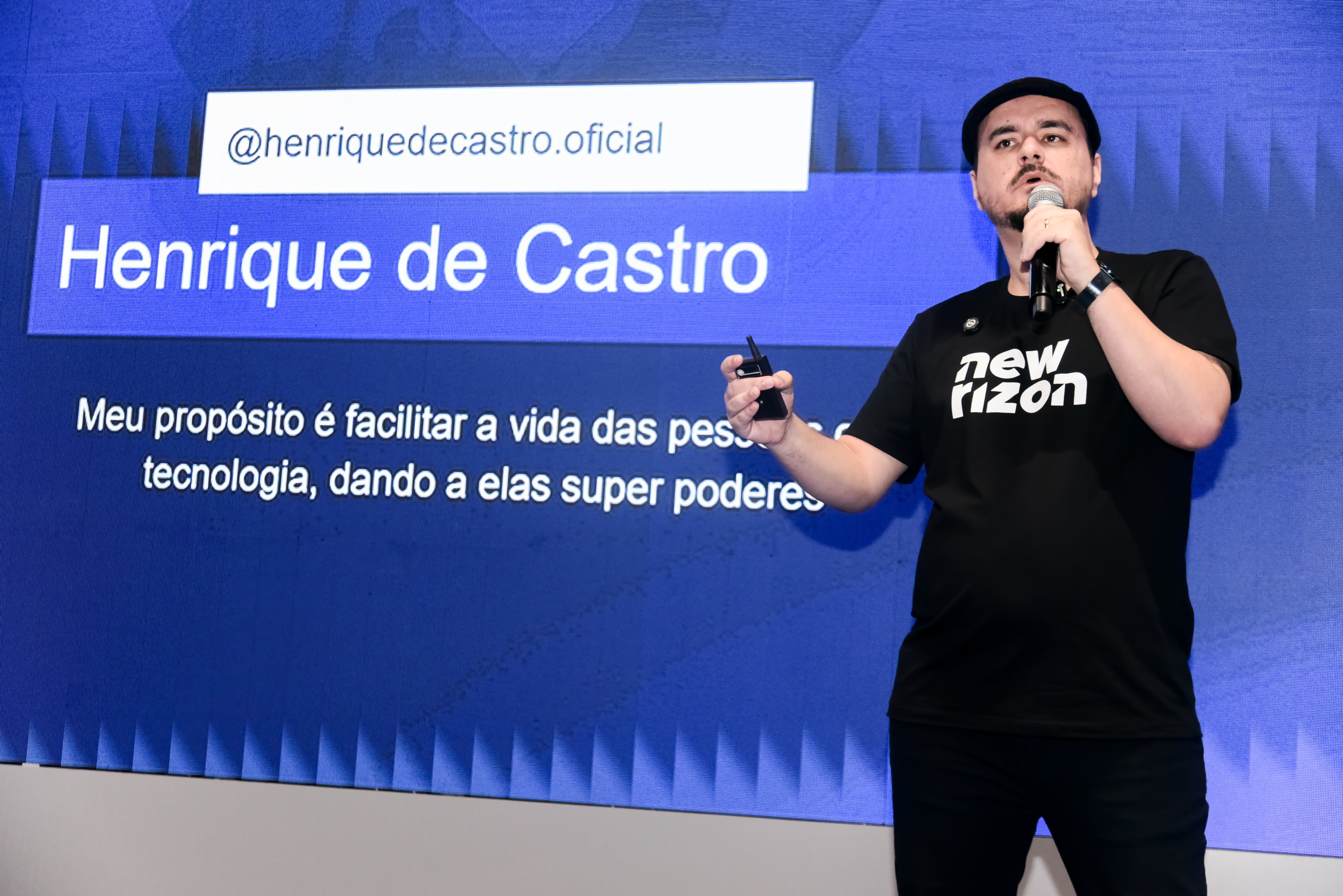 Capa fotográfica da fonte da Vértice: O que separa as empresas que usam IA das que ganham com ela