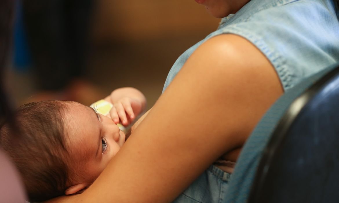 STF estabelece igualdade na licença-maternidade entre mães biológicas e adotantes