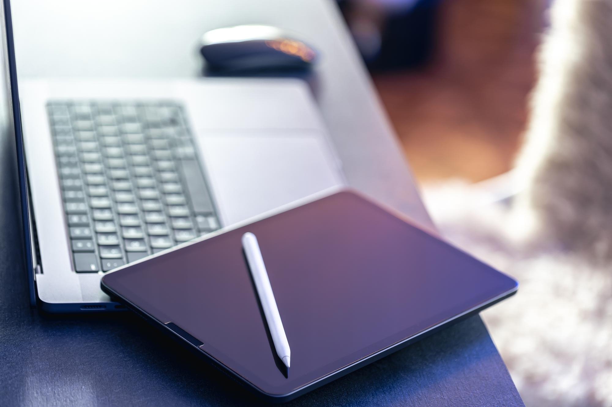 O lado obscuro dos notetakers de IA: quem pode acessar suas reuniões de trabalho
