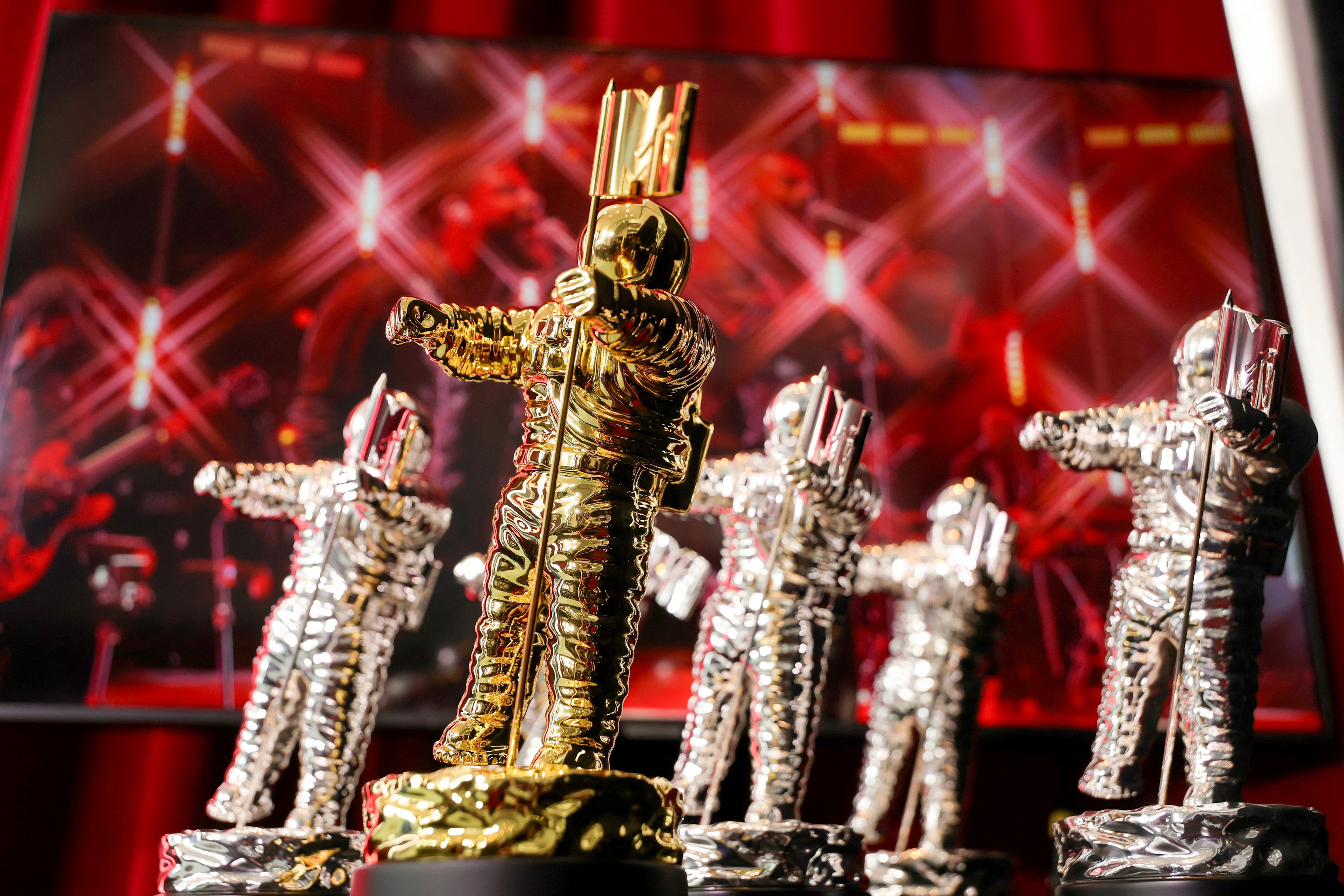 Vencedores, recordes e fofocas: tudo que rolou no VMAs 2026
