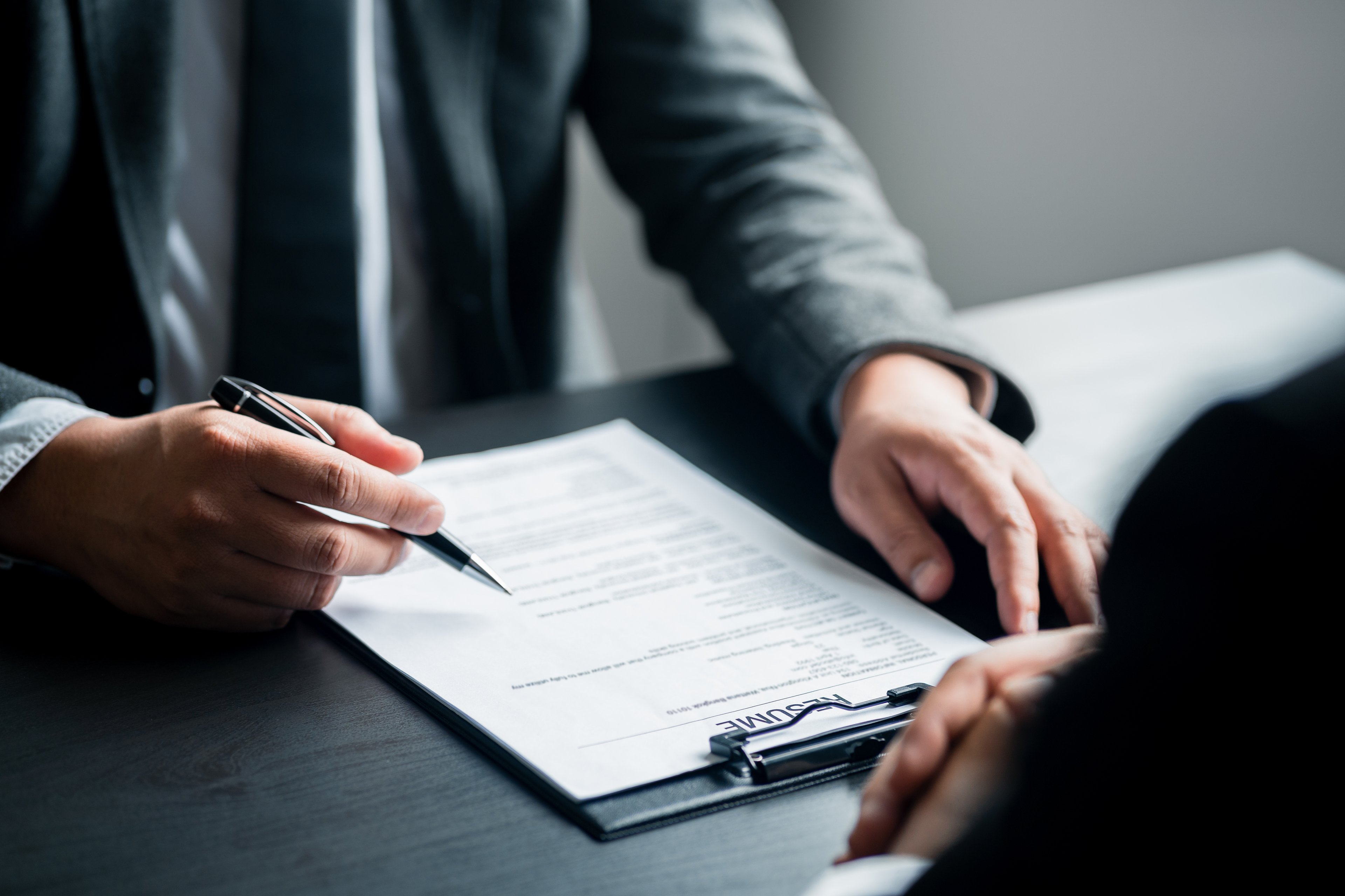 Currículo feito com IA ajuda ou atrapalha? O que os recrutadores dizem por trás do filtro