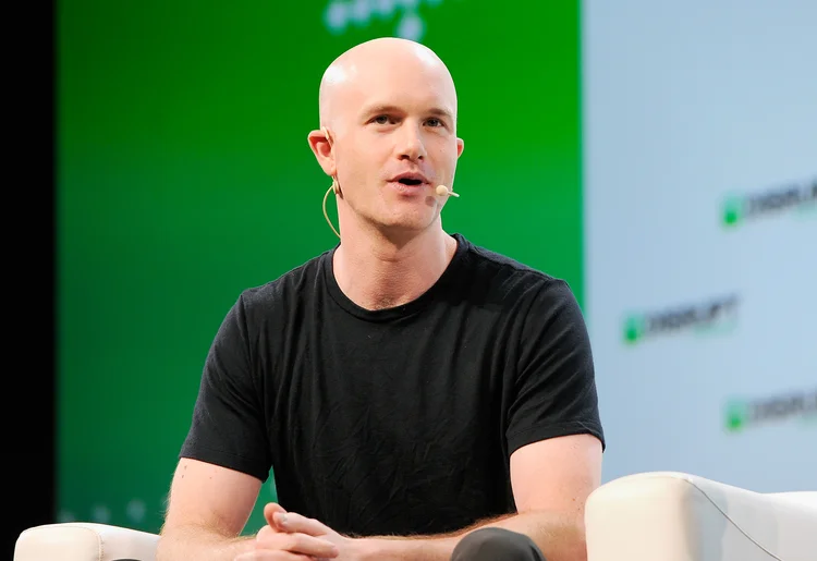 Brian Armstrong, CEO da Coinbase (crédito: TechCrunch/Wikimedia Commons)