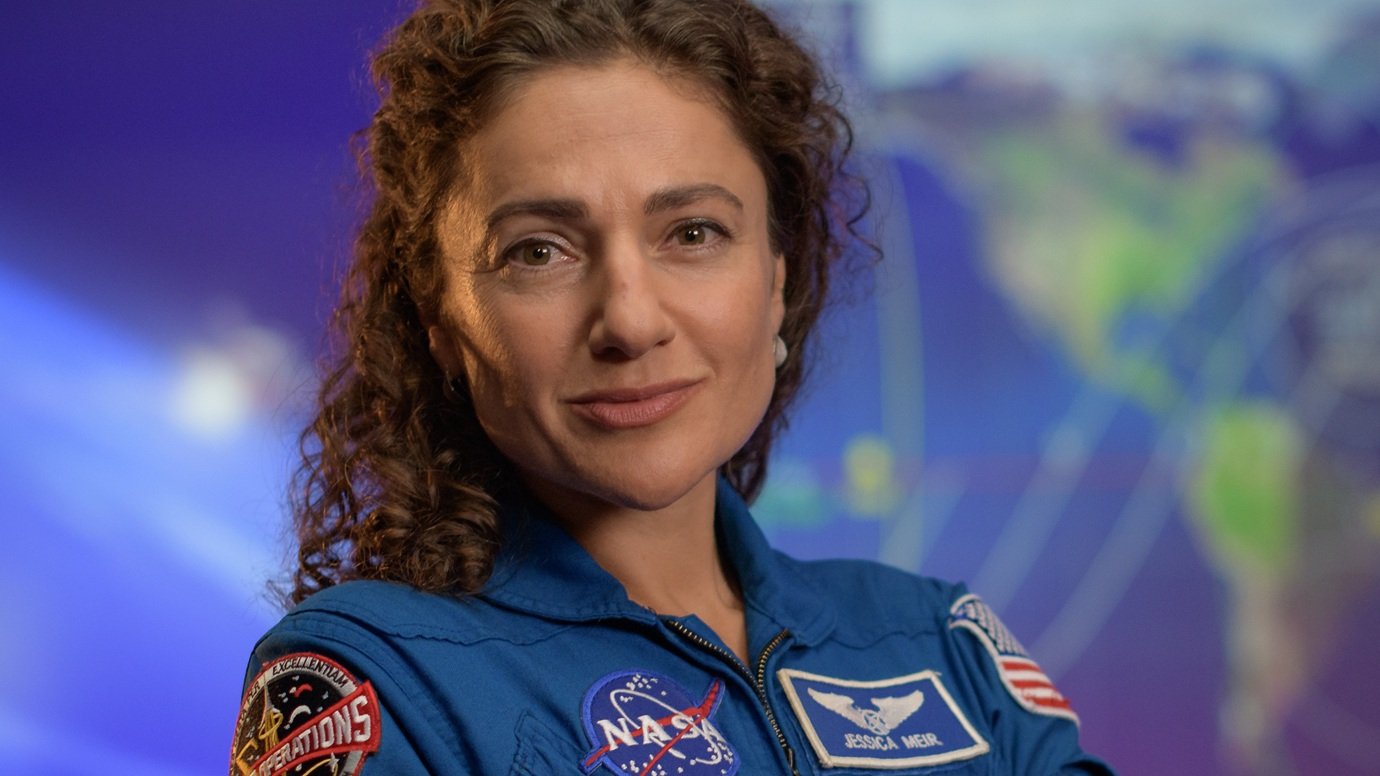 Como lavar o cabelo no espaço? Astronauta da Nasa mostra rotina