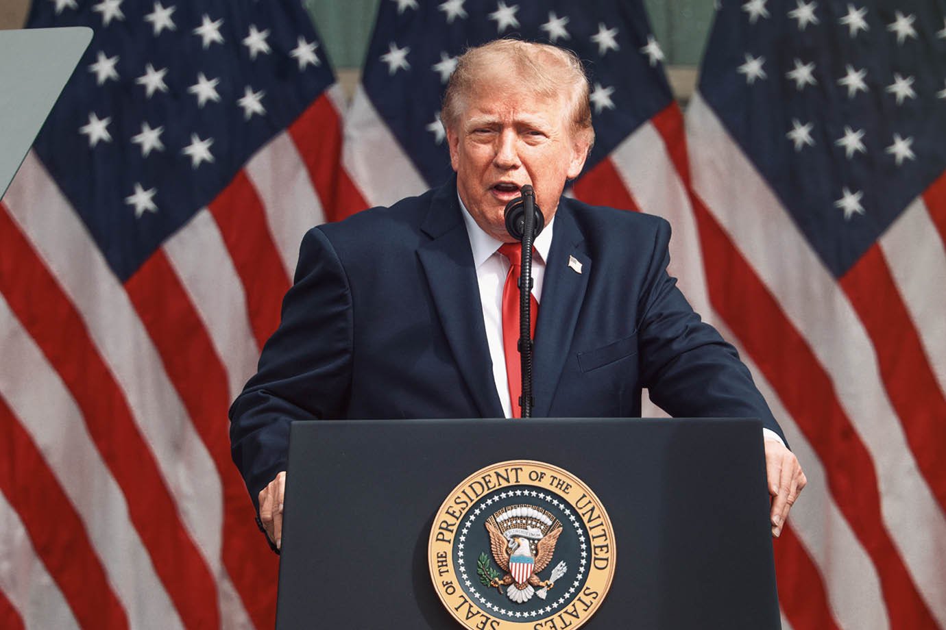Juiz manda Trump restabelecer acesso de CNN, MS NOW e Politico à Casa Branca