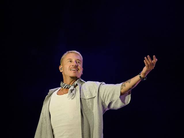 Rapper acusa bilionário dono de time da NFL de fazer pressão para tirá-lo de turnê com Ed Sheeran
