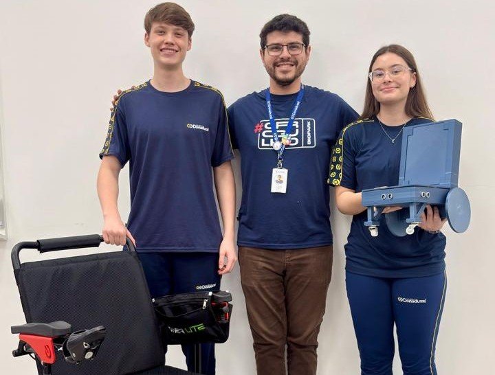 Estudantes criam Face Control: IA lê expressões para mover cadeira de rodas