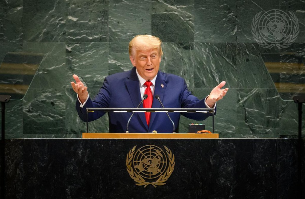 Trump proíbe acesso de CNN, MS NOW e Politico à Casa Branca por ‘fake news’ sobre governo