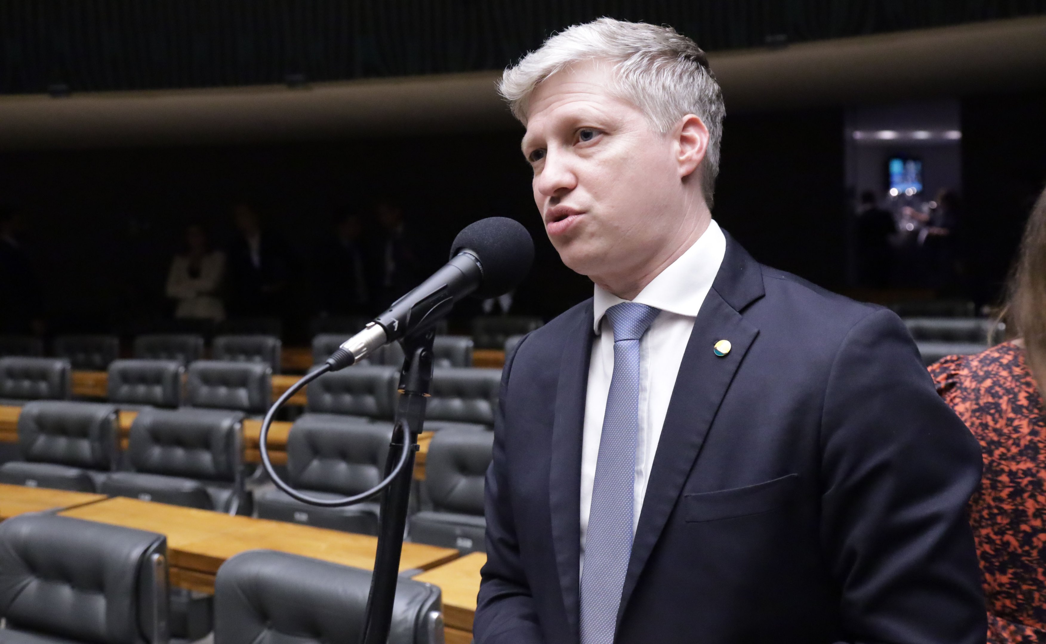 Real Time: Van Hattem lidera disputa ao Senado no Rio Grande do Sul