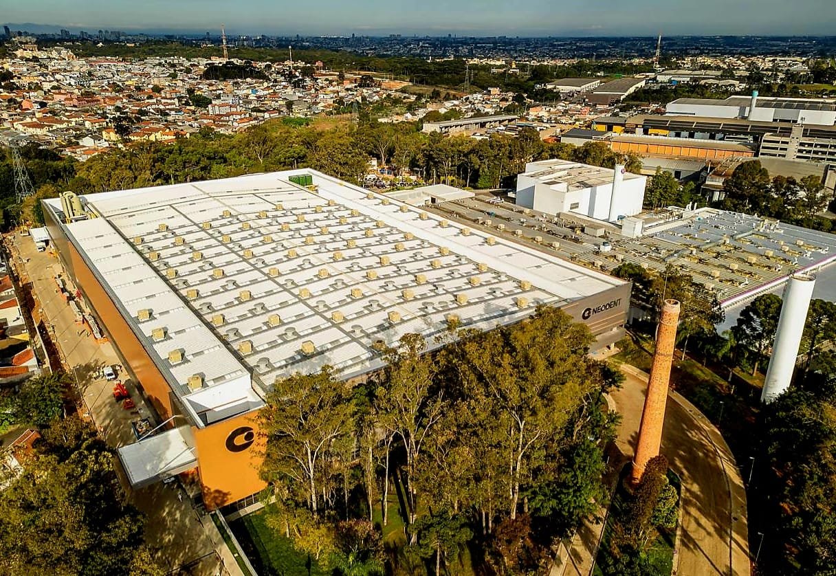 Neodent investe R$ 2 bilhões e mais que dobra produção de implantes no PR