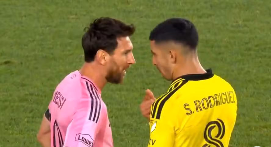 Messi discute com ex-Botafogo nos EUA: 'Babaca'
