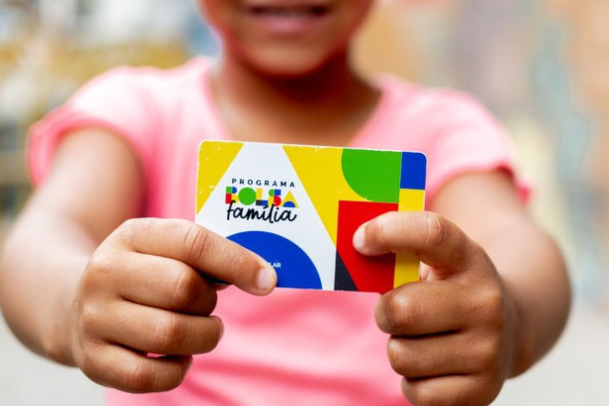 Novo valor do Bolsa Família começa a ser pago dia 19; veja calendário e reajuste por pessoa