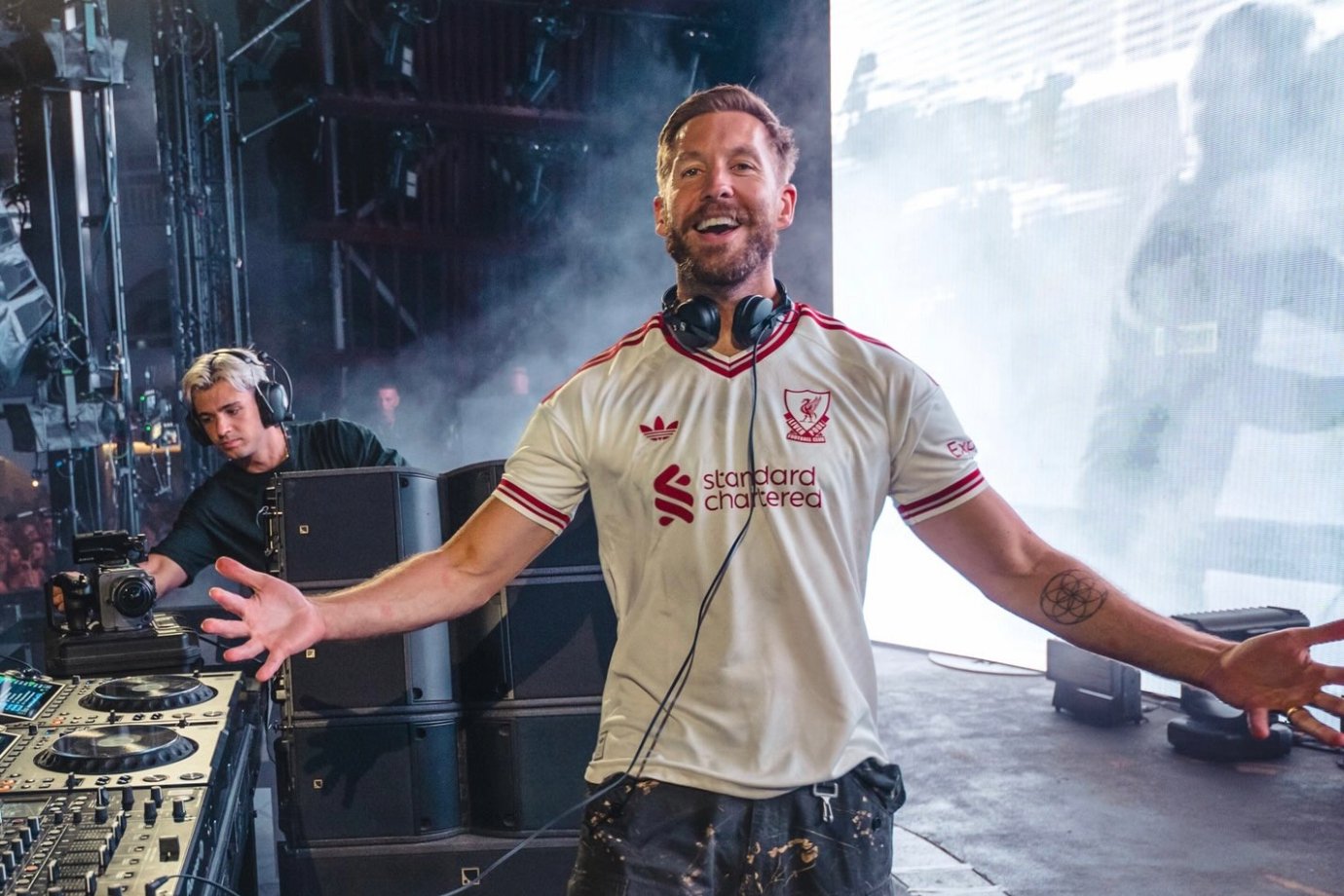 Imagem ilustrativa sobre Calvin Harris faz Rock in Rio 2026 virar Ibiza com fogo e hits