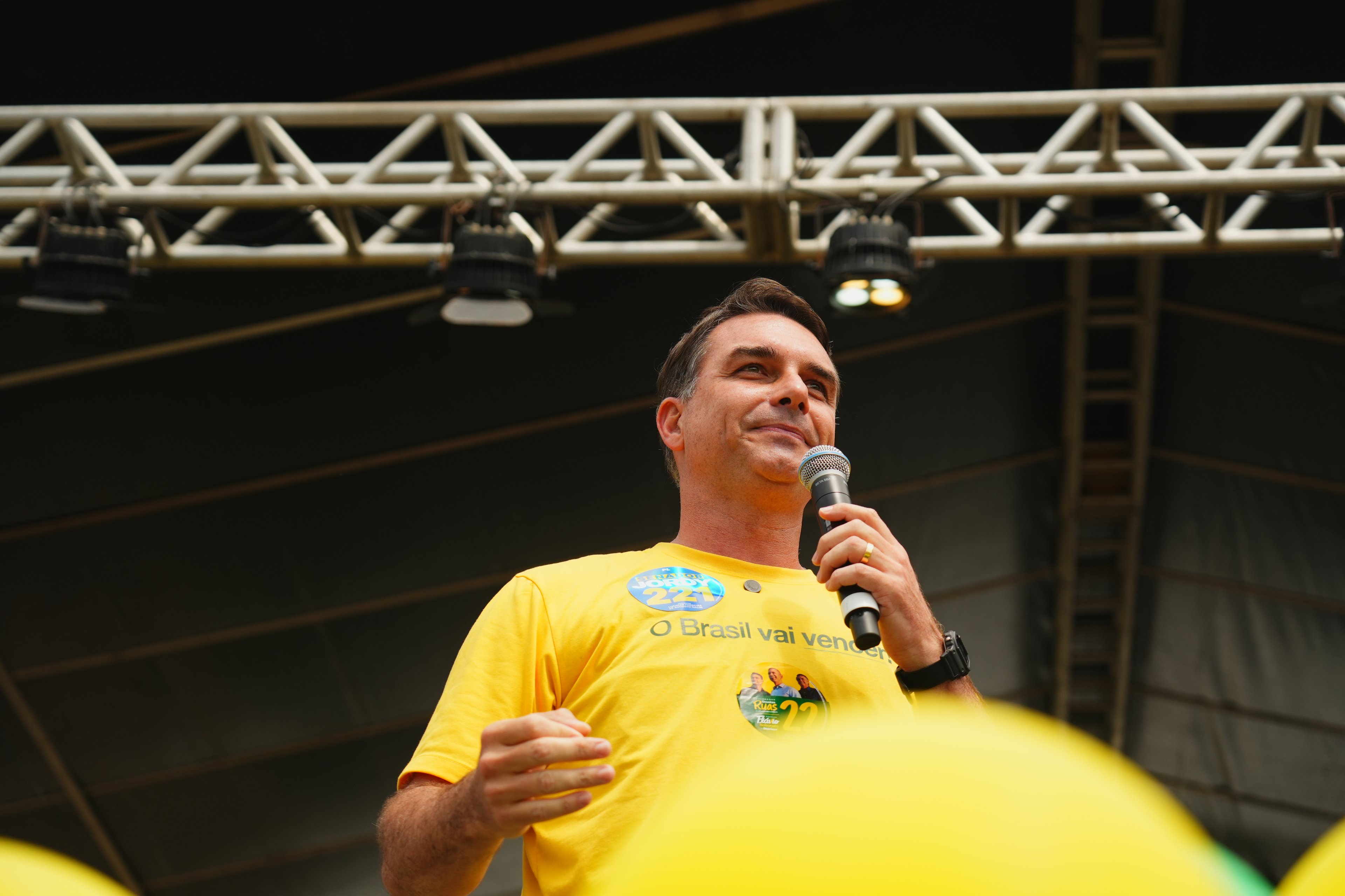 Real Time Big Data: Flávio Bolsonaro lidera com 15 pontos de vantagem no Paraná