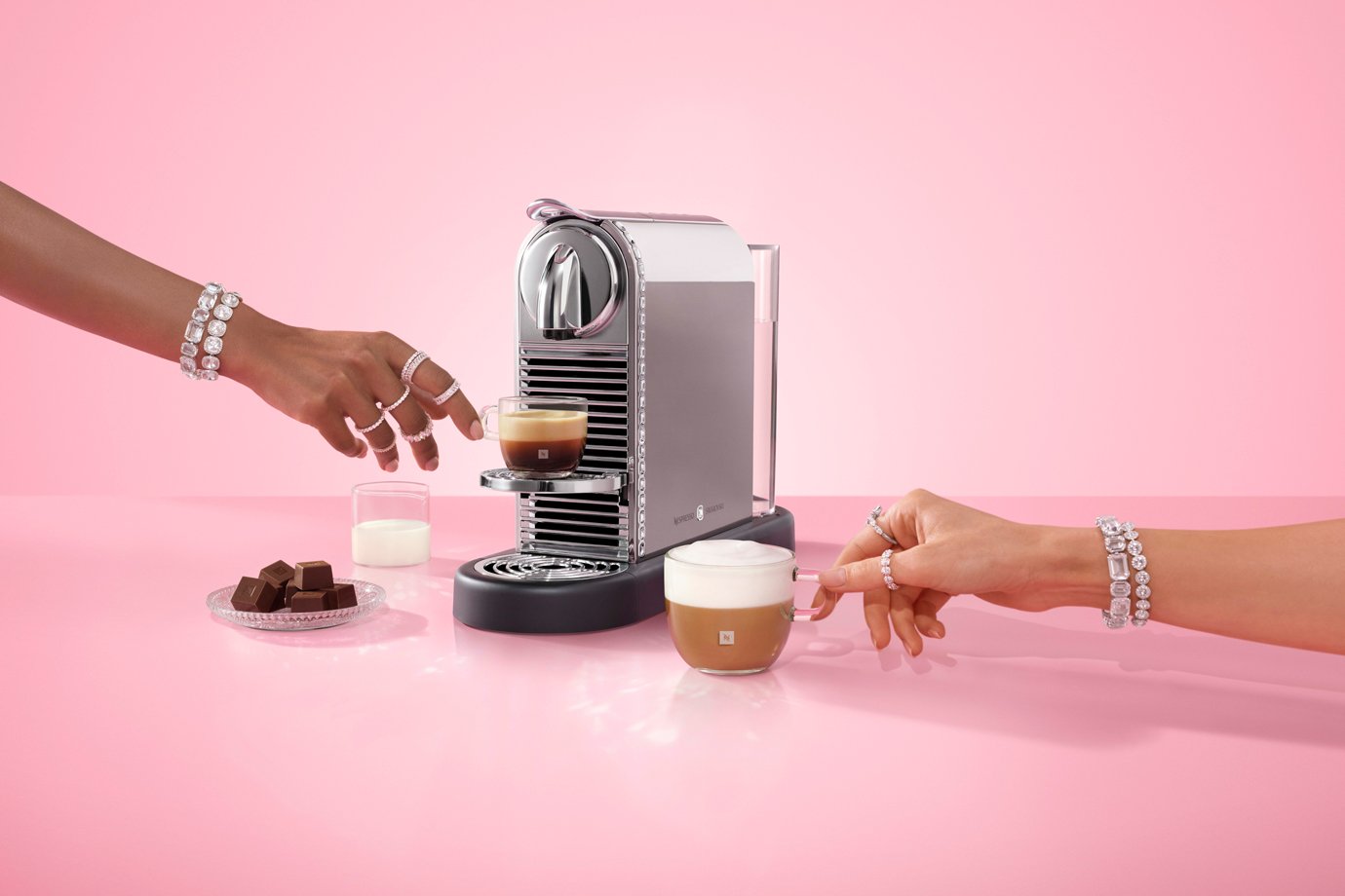 Café com mais brilho: Nespresso e Swarovski lançam collab no Brasil