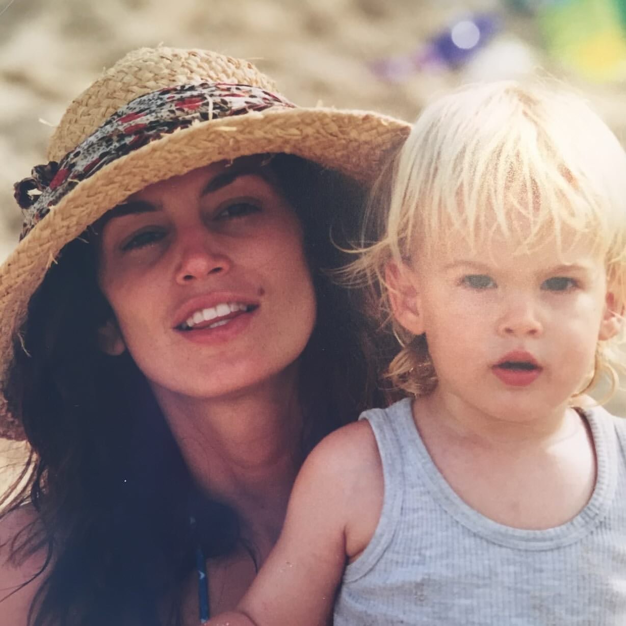 Cindy Crawford quebra o silêncio e diz estar de 'coração partido' após morte do filho