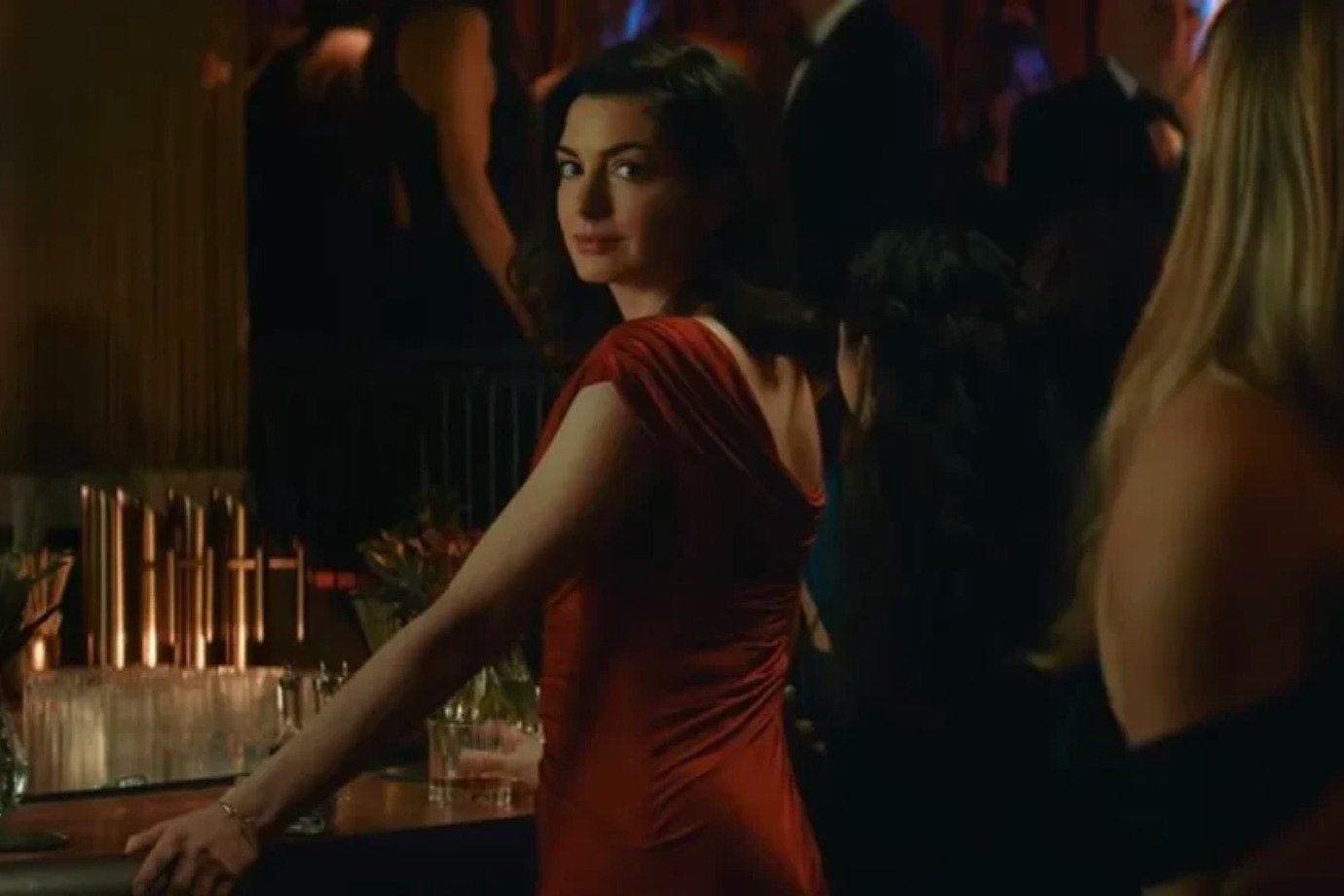 'Verity' é terror ou romance? Veja o que esperar do filme com Anne Hathaway e Dakota Johnson
