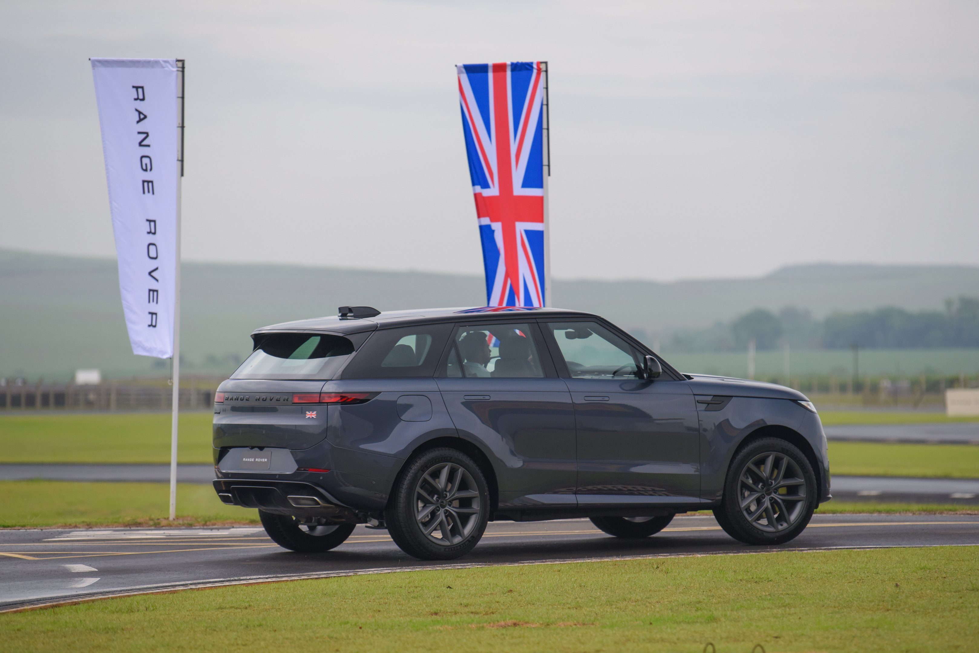 Linha Range Rover Sport ganha versão acima de R$ 1 milhão no Brasil