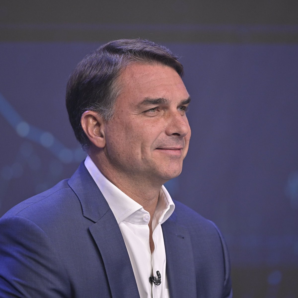 Com Flávio Bolsonaro fora do país, PL terá desafio para manter oposição unida, diz analista | Exame