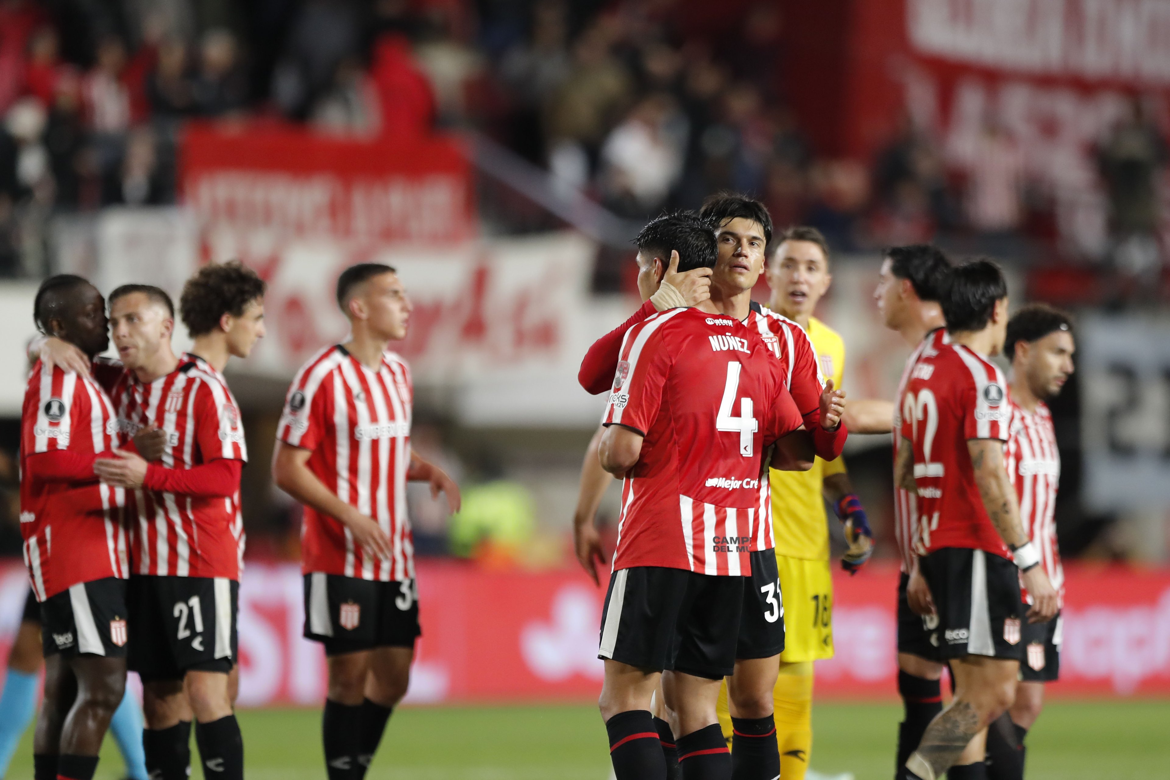 Como o Estudiantes, rival do Flamengo, desafia o modelo de gestão no futebol argentino