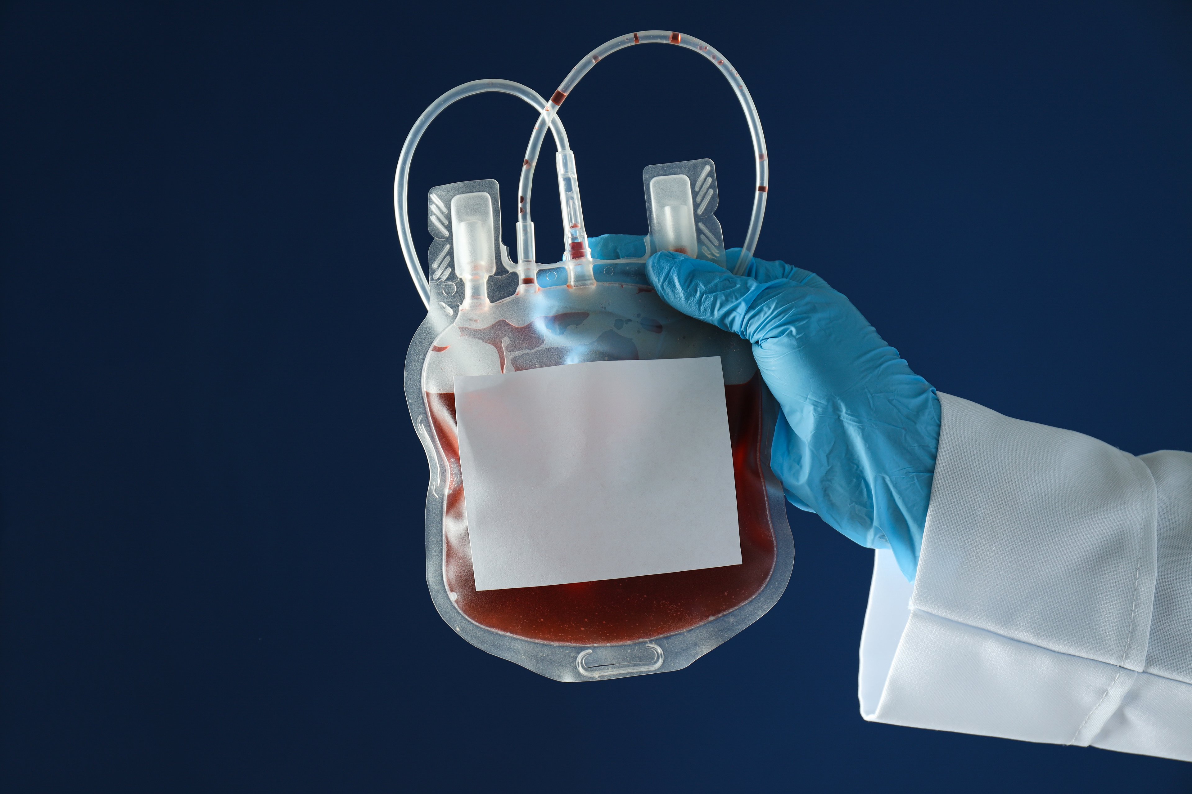 Bolsa de sangue raro cruza o Brasil em avião comercial para atender paciente após transplante de rim