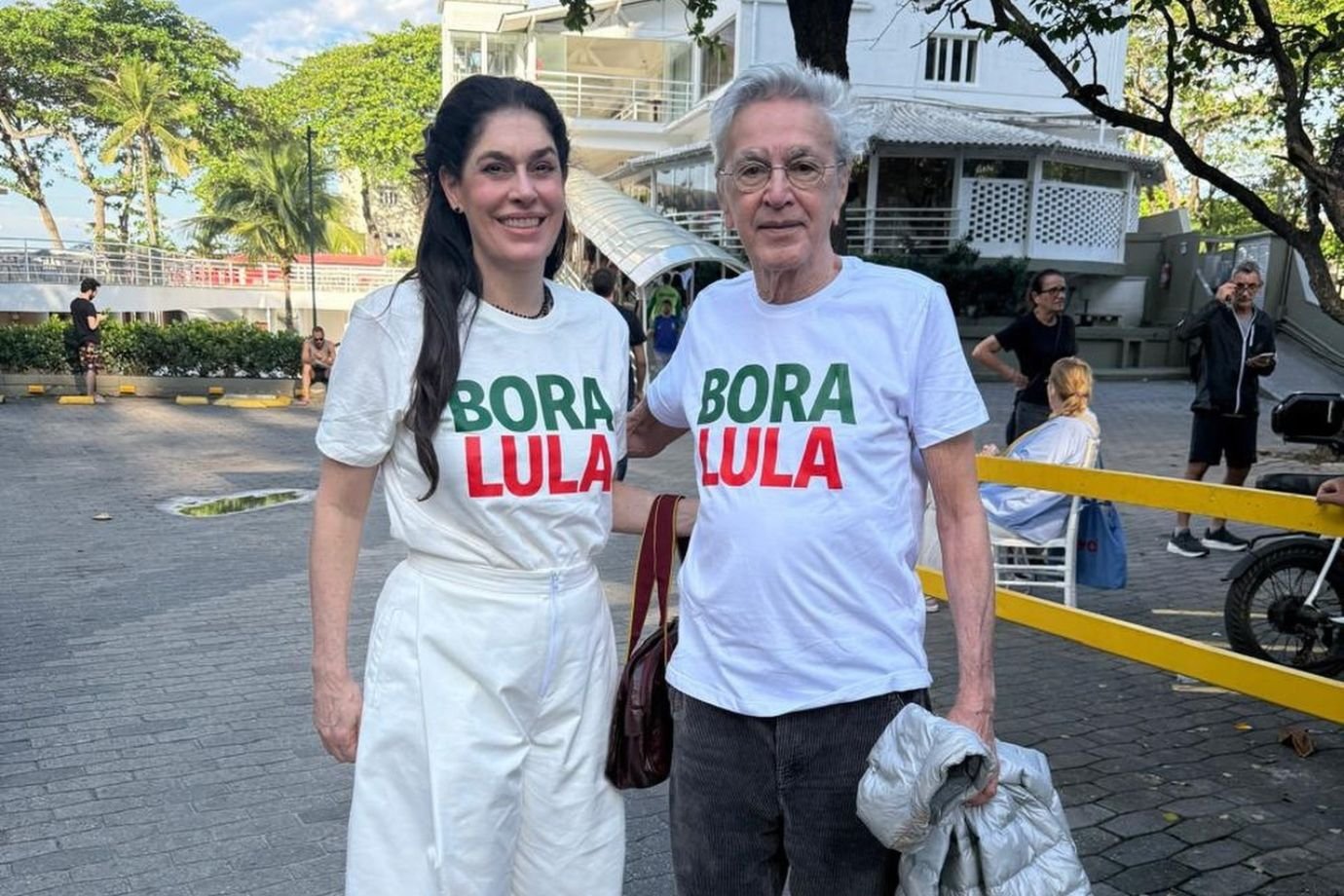 Caetano Veloso, Alcione e Xuxa votam no primeiro turno das eleições