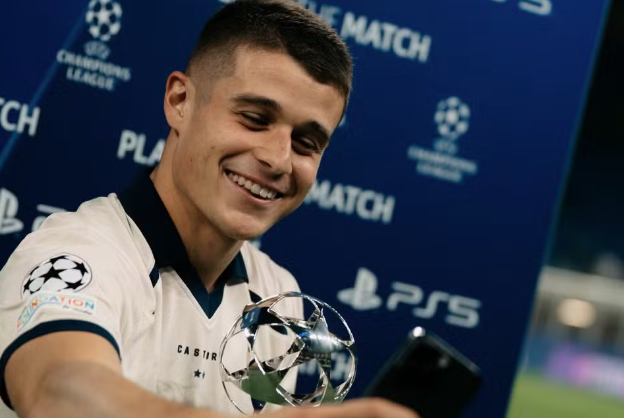 Quem é o atacante que marcou três gols na Champions e pode jogar por Argentina, Alemanha ou Itália