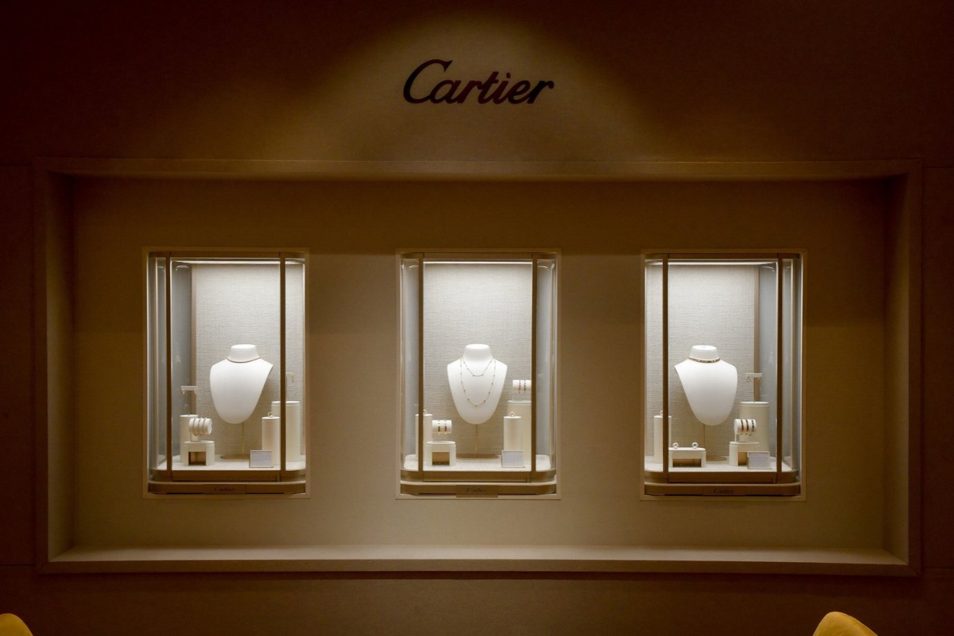 Cartier amplia Clash e LOVE com bolsa, óculos e pulseira flexível