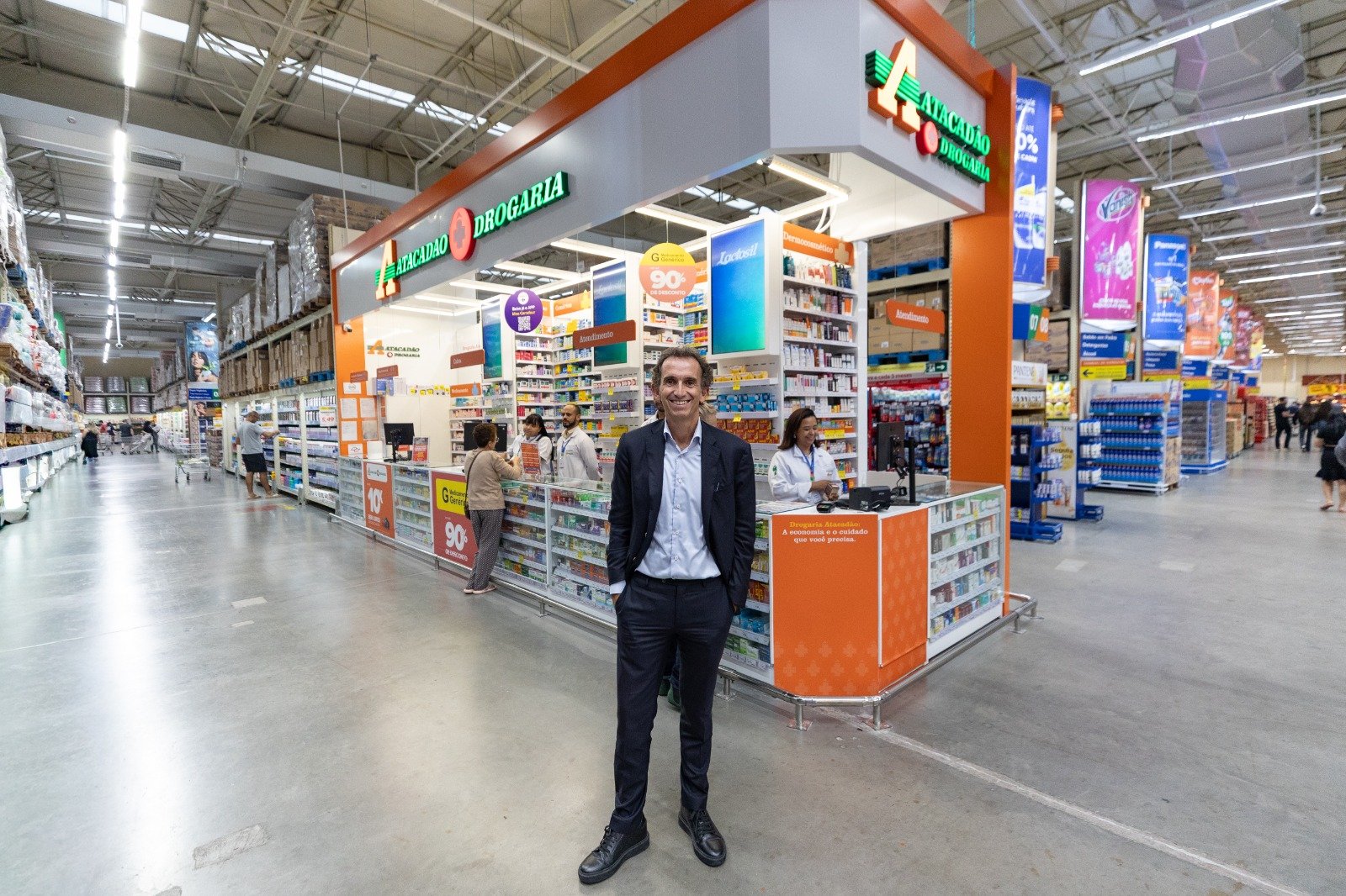 Grupo Carrefour aposta em 100 drogarias dentro de Atacadão