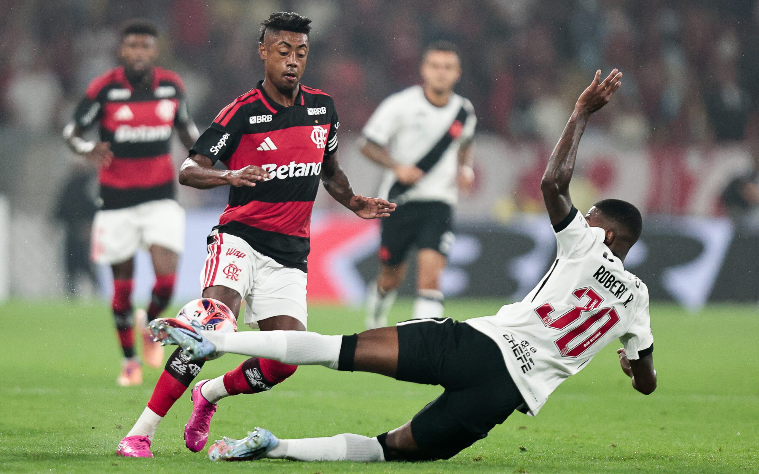 veja quem ganhou mais no retrospecto do clássico — Vasco x Flamengo