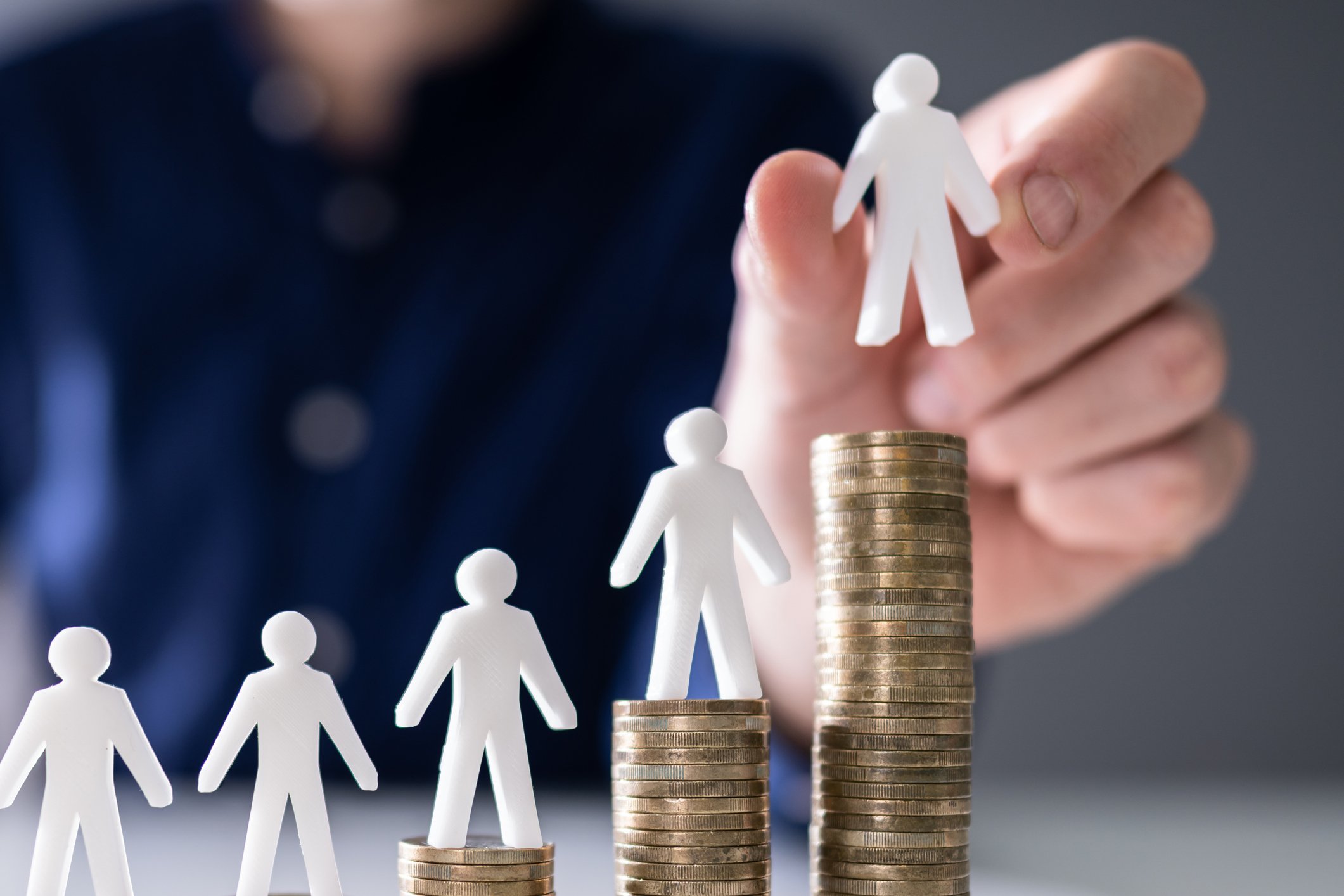 Quanto ganha um gerente no Brasil? Salários chegam a R$ 90 mil; veja os setores que mais pagam