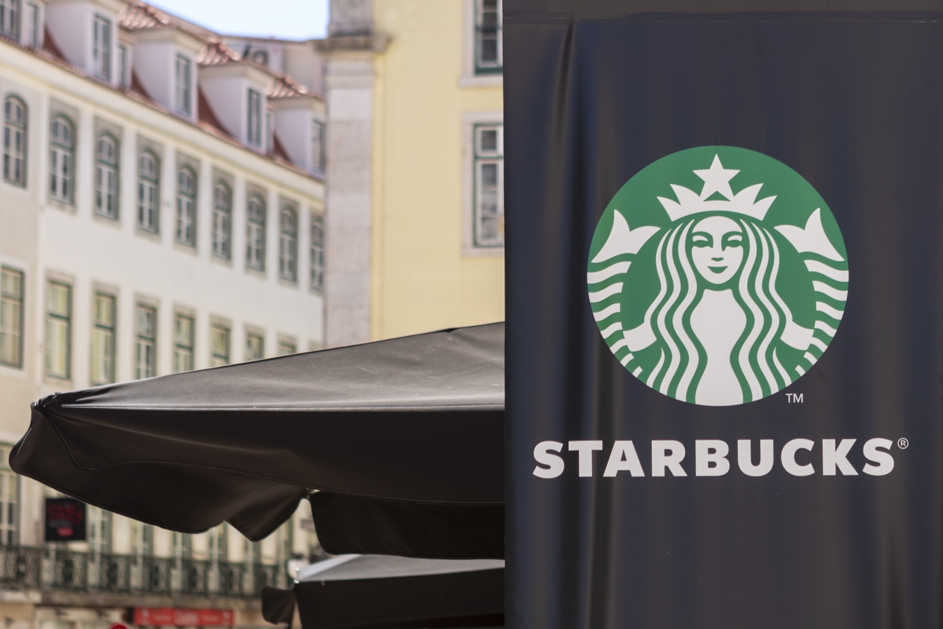 Starbucks pode comprar Chipotle? Operação bilionária pode levar CEO de volta
