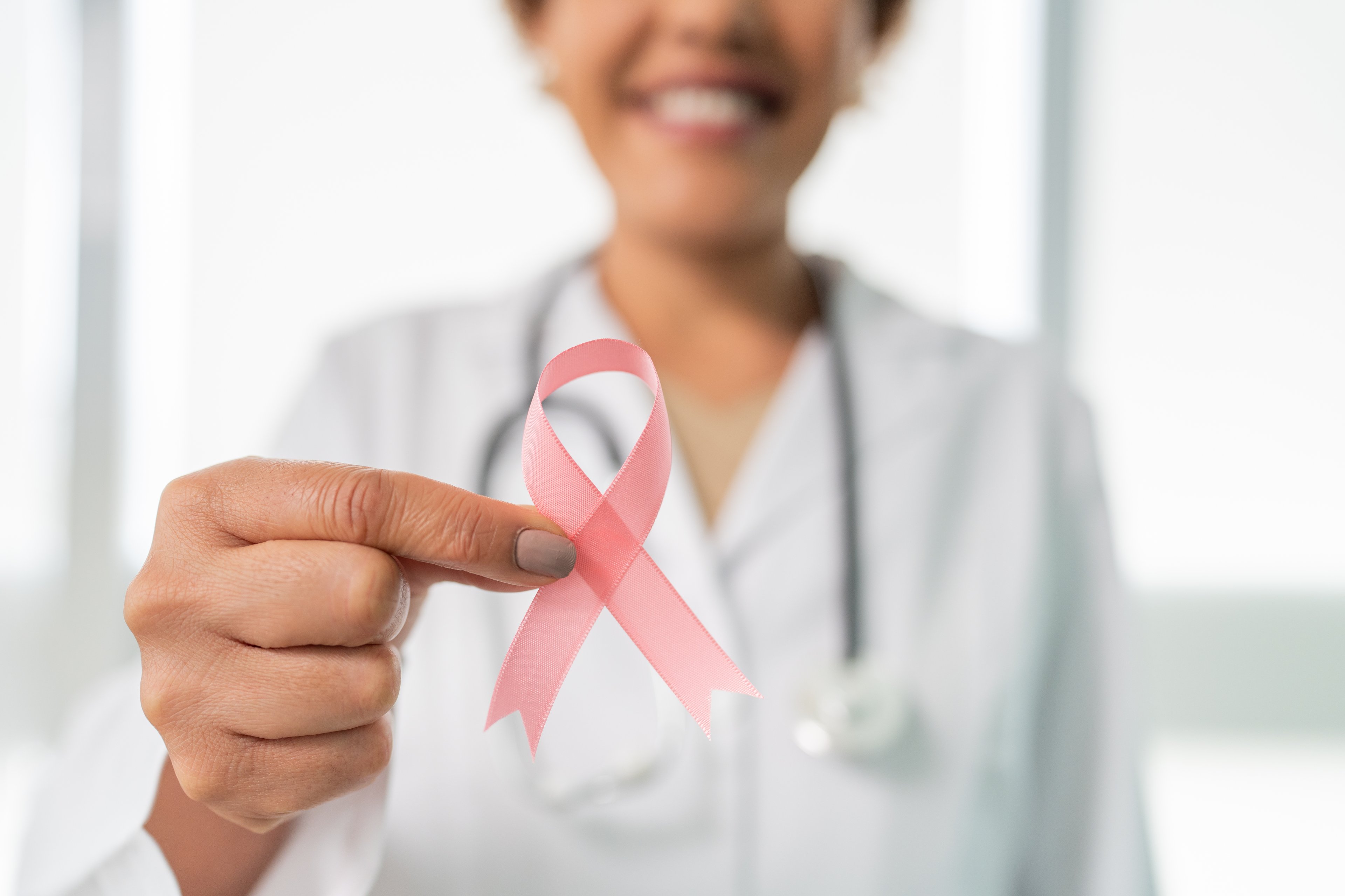 Outubro Rosa: elas venceram o câncer de mama, mas precisaram enfrentar outro desafio na carreira