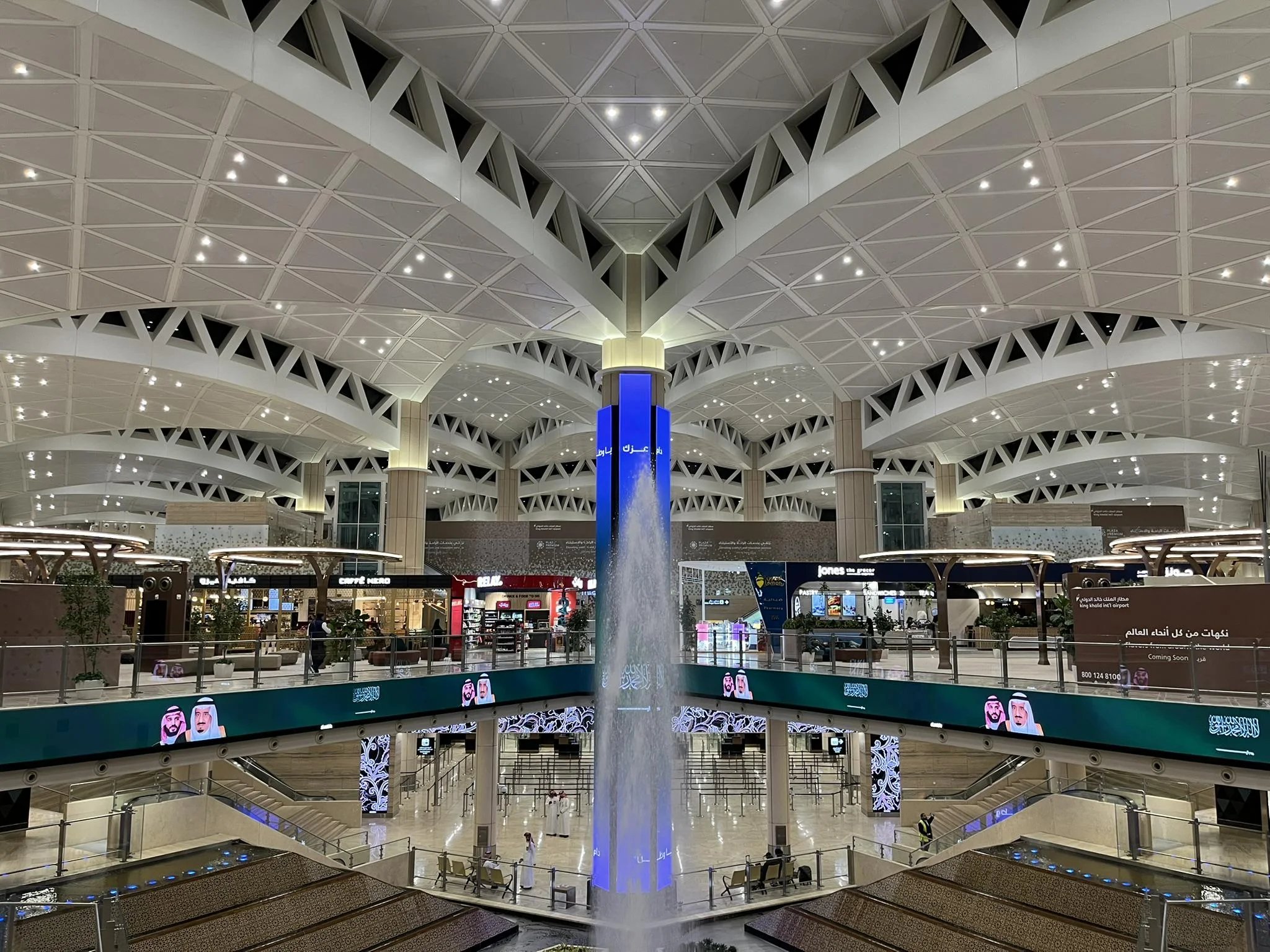 Aeroporto de Riade suspende operações após novo ataque atribuído a houthis