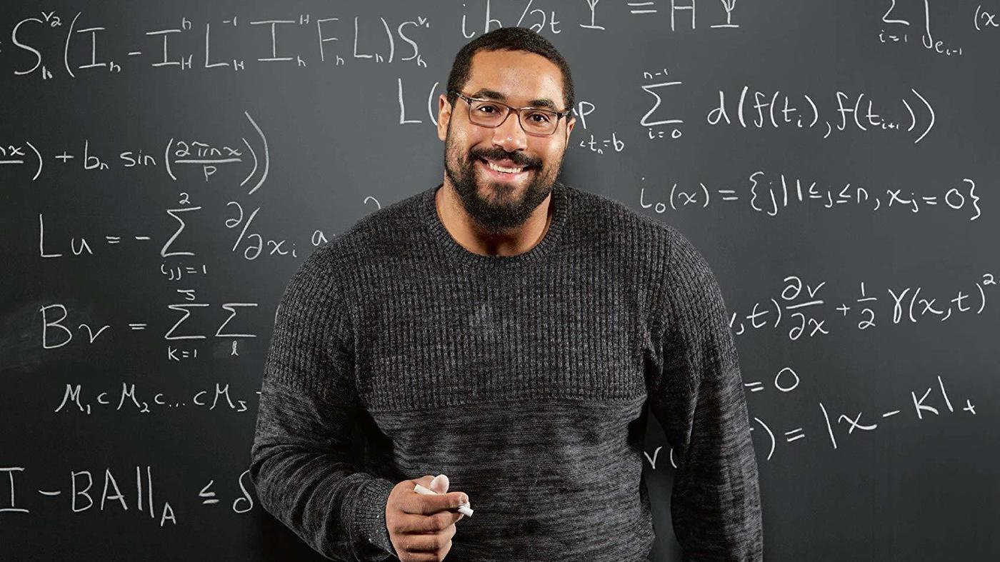 Como um ex-jogador da NFL largou as pancadas do campo e se tornou referência mundial em matemática