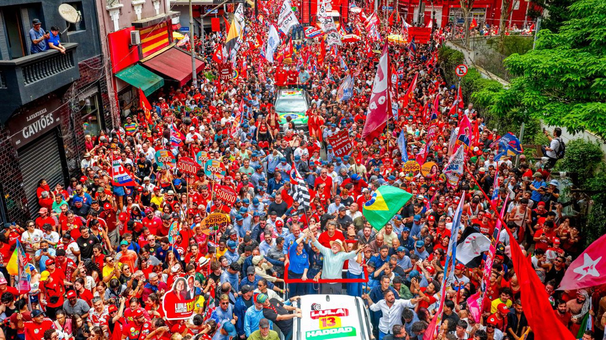 Lula chega forte ao 1º turno, mas pressionado por pesquisas e com reeleição incerta