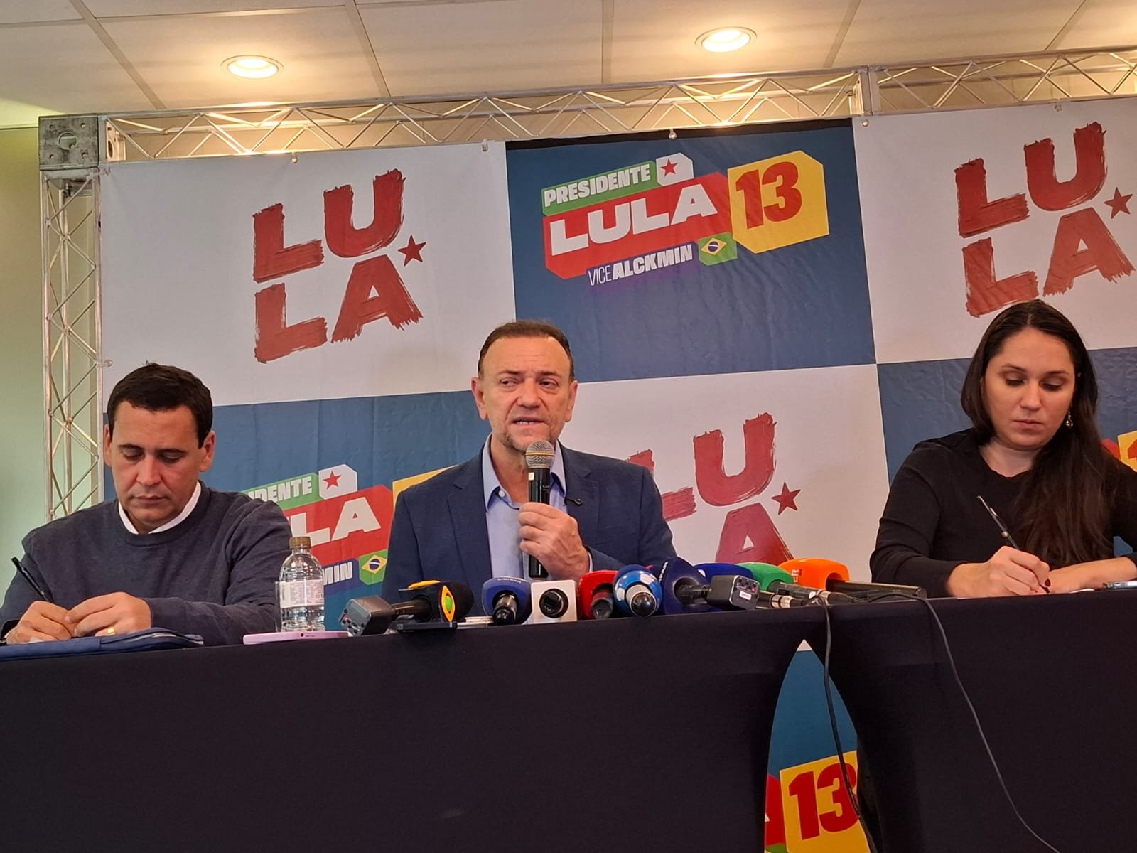 'Lula irá aos debates no 2º turno porque será confronto direto com Flávio', diz presidente do PT