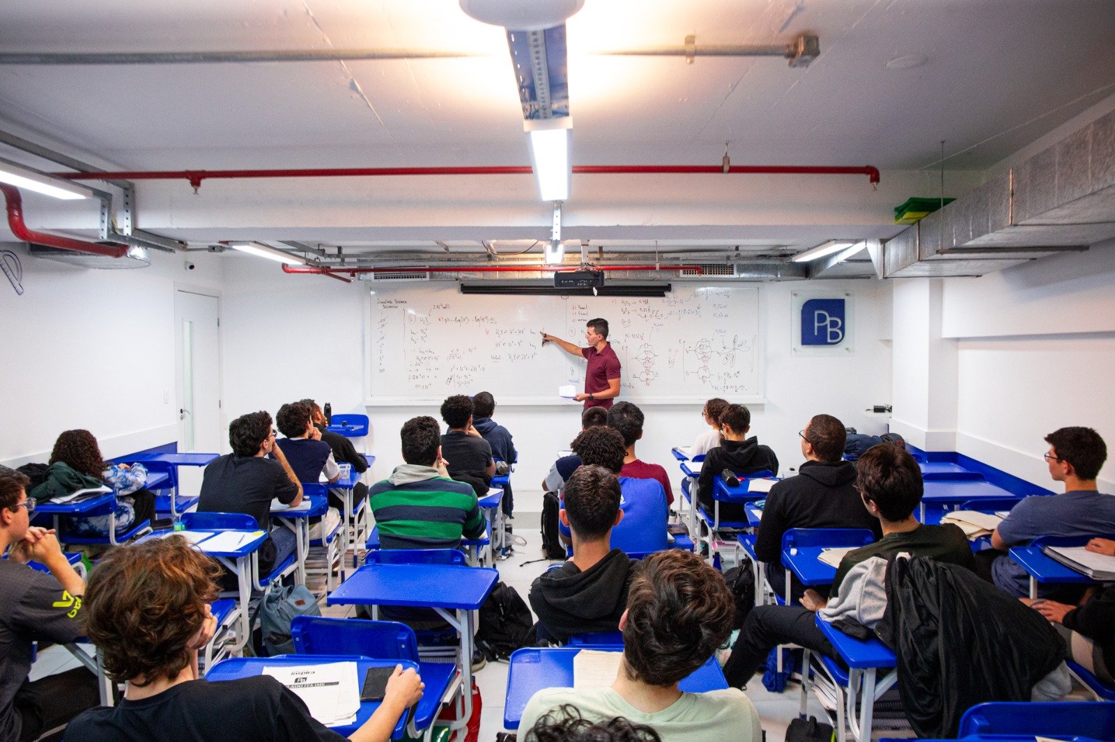 Gabaritou Matemática e Física no ITA. O que o 1º colocado do país fez além das listas de exercícios
